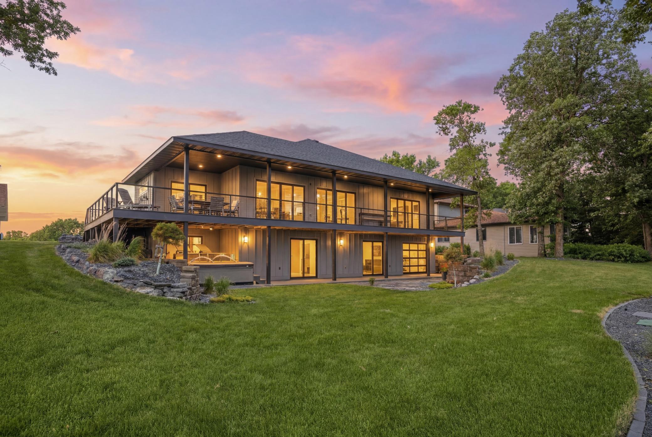 826 Shorewood Drive — photo