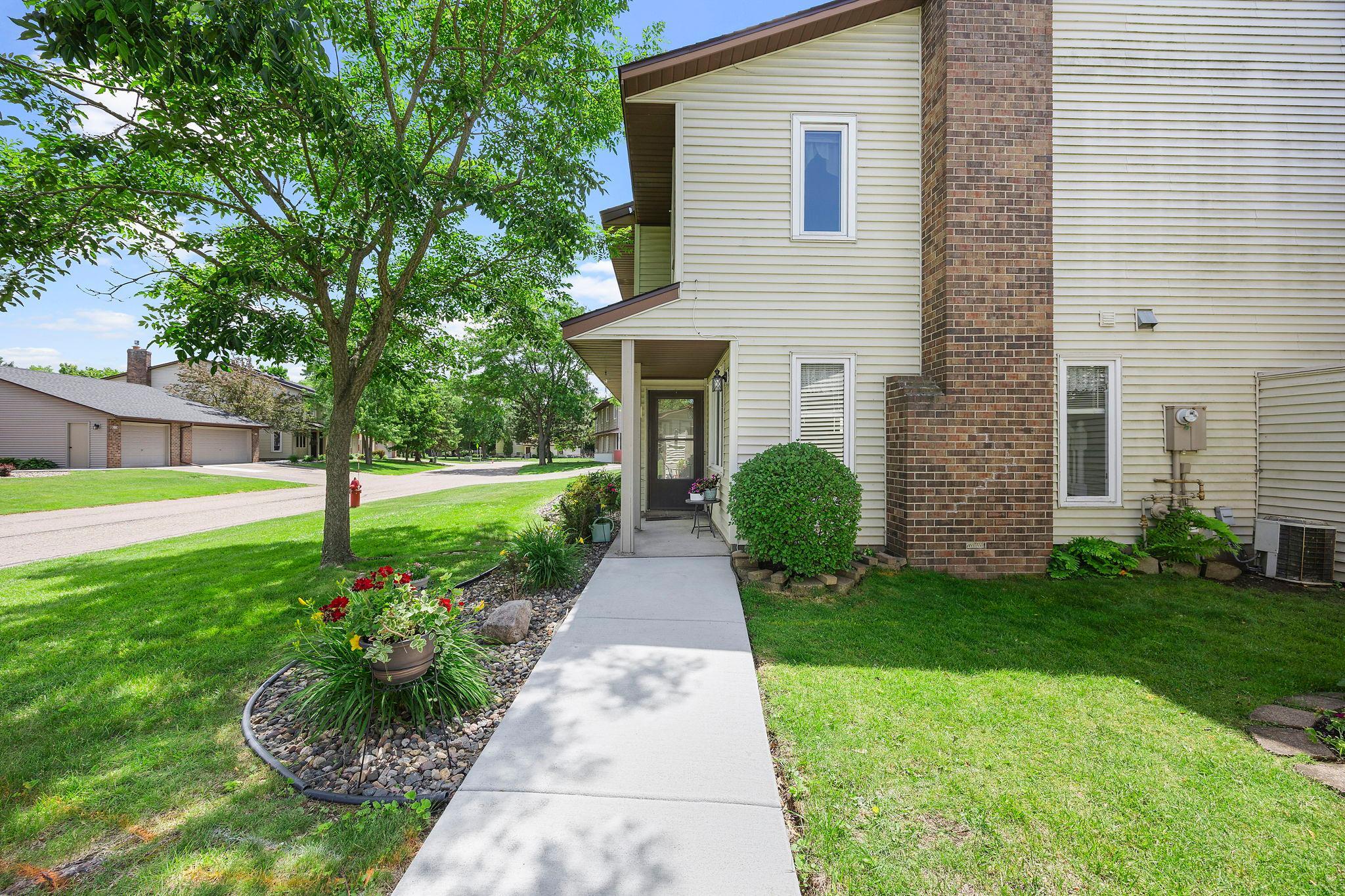 4701 Osage Point, Saint Paul, MN 55122 — photo 2