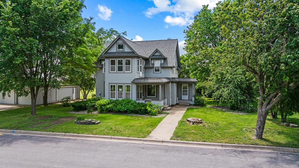 207 S Lake Street — photo