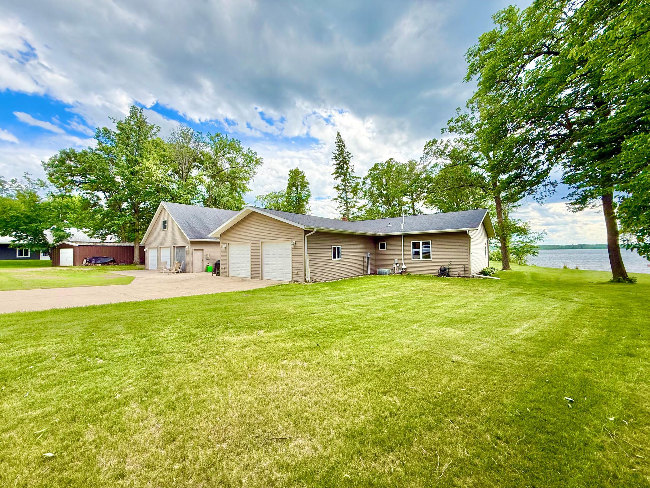 32088 E Round Lake Rd — photo