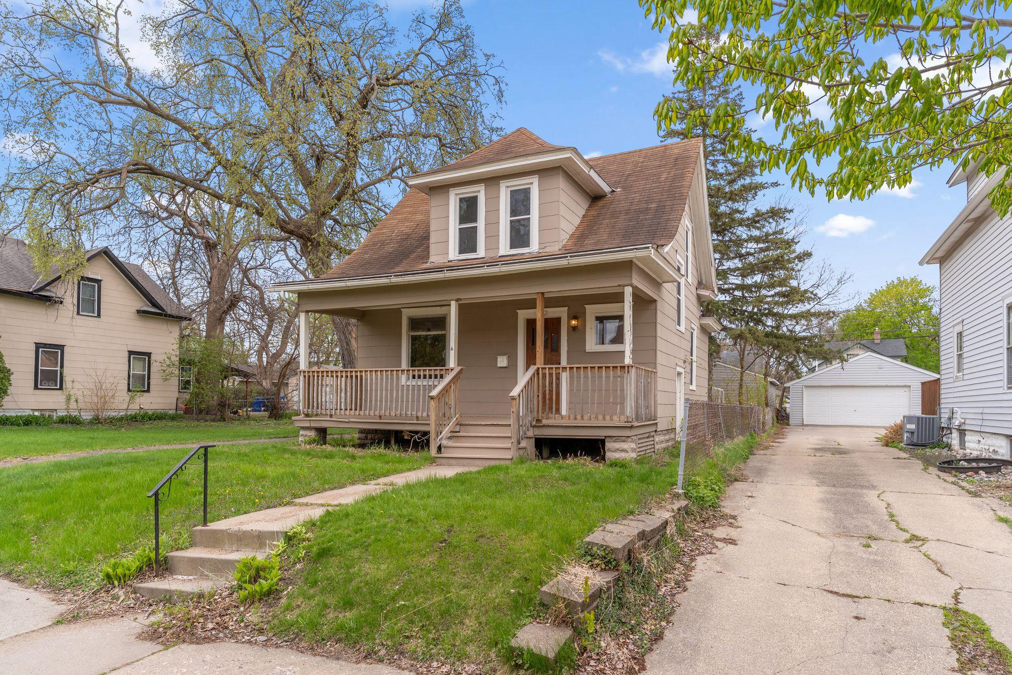 1302 Hewitt Avenue — photo