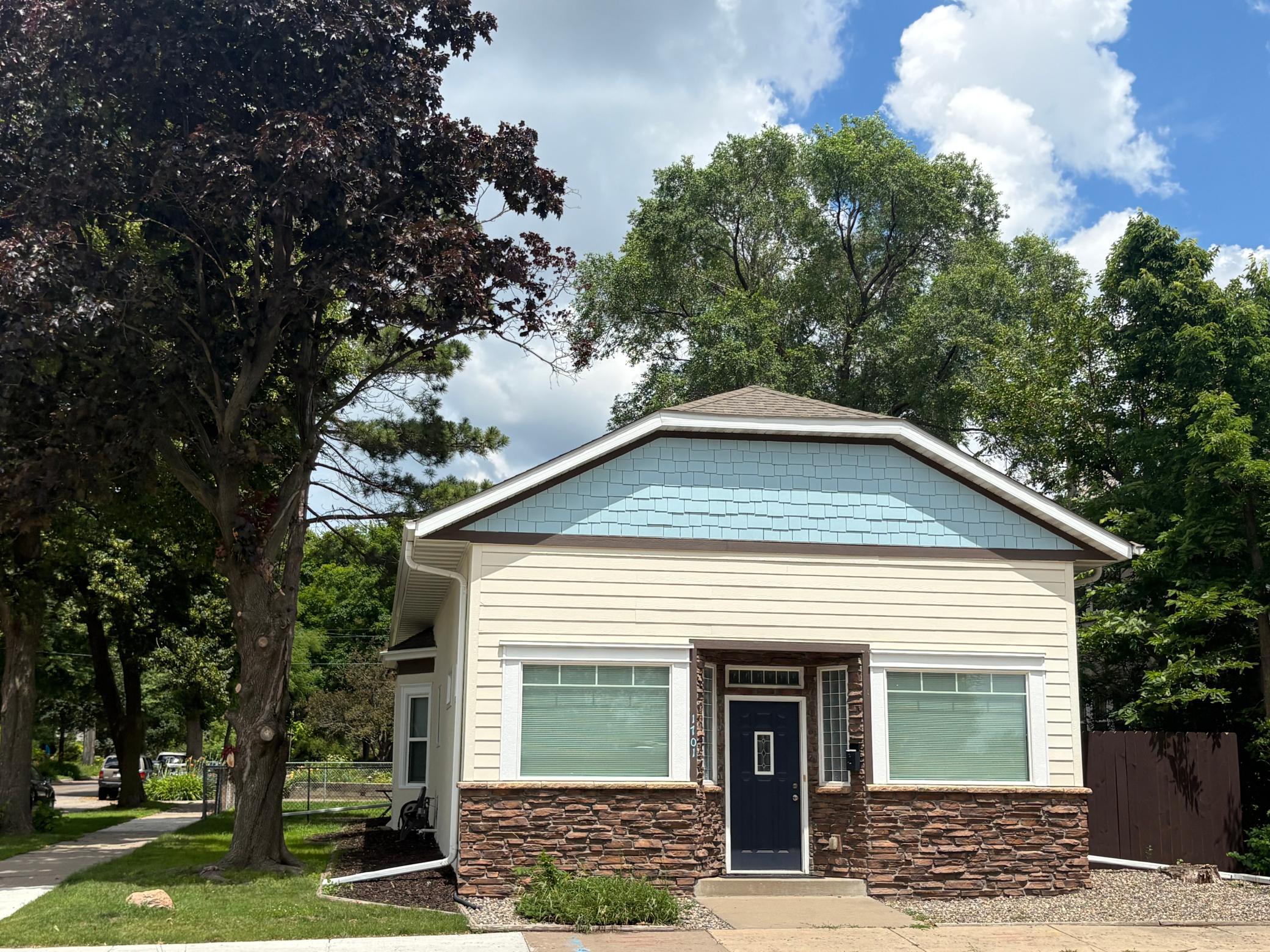 1701 Lowry Avenue NE — photo