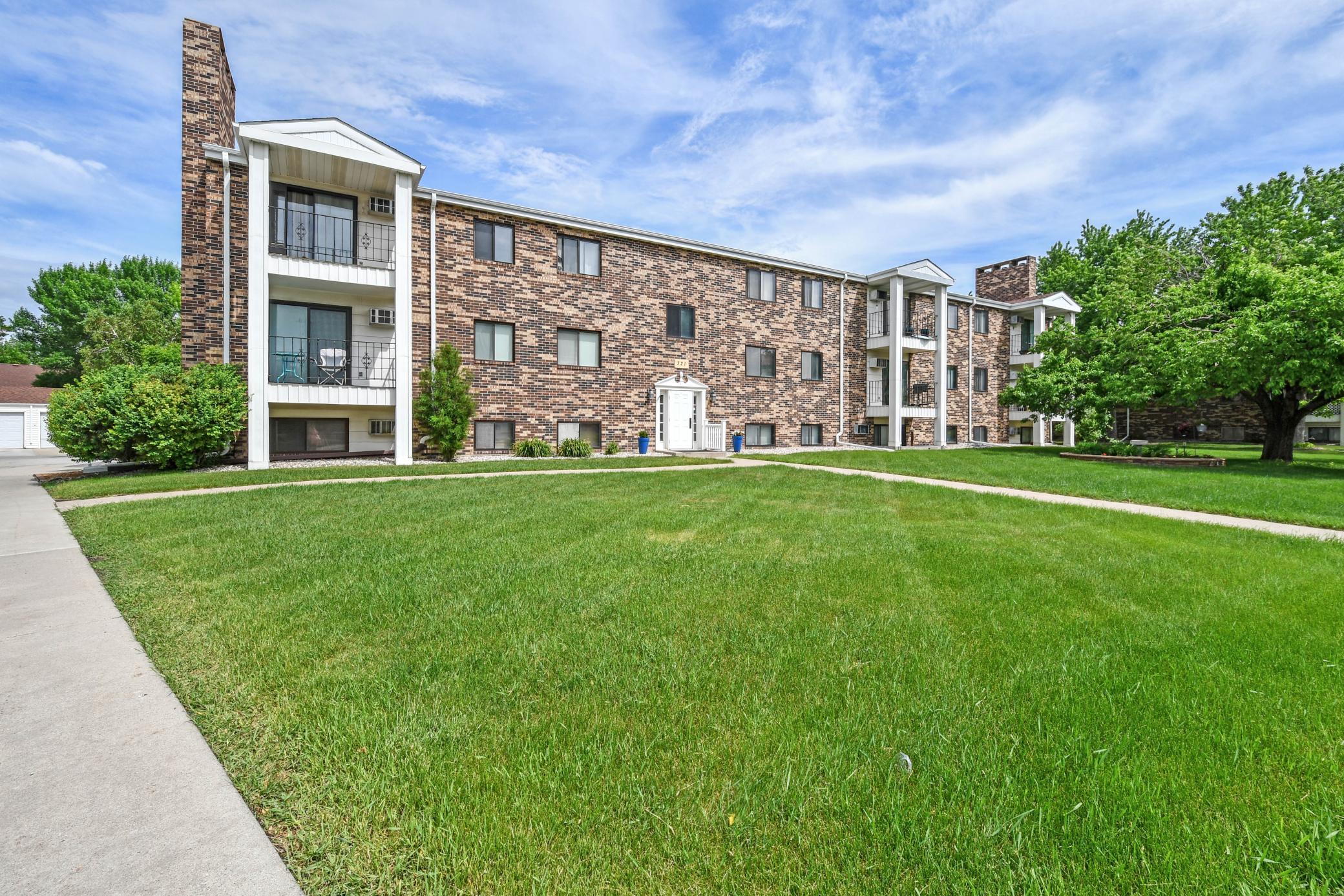 321 Prairiewood Circle S 304 — photo