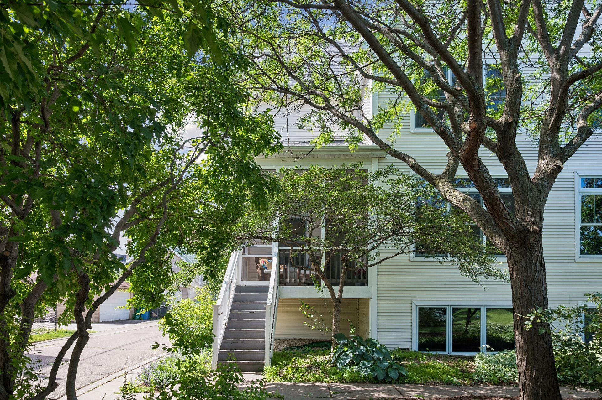 2433 Columbus Court — photo