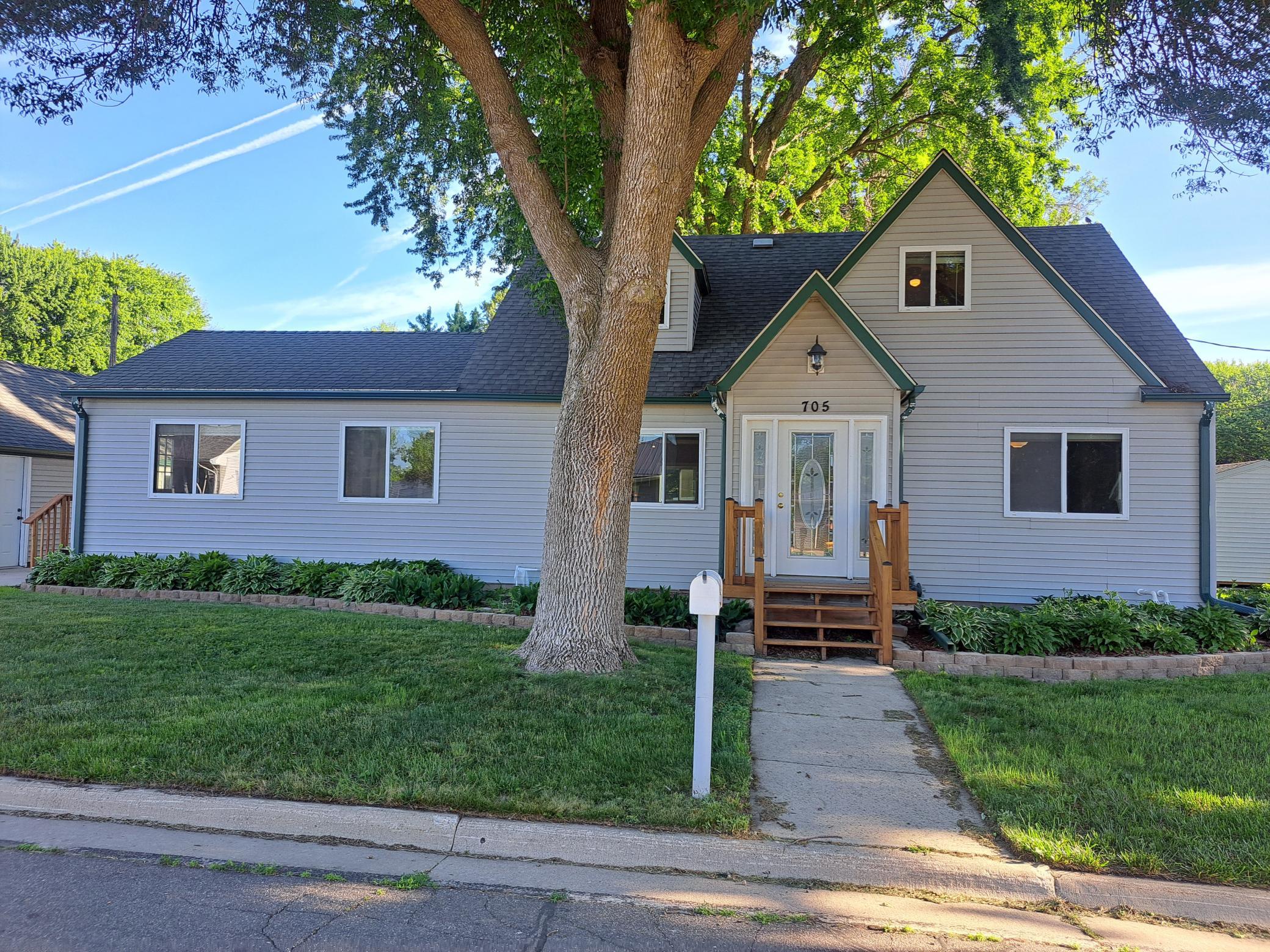705 Glenview Drive — photo