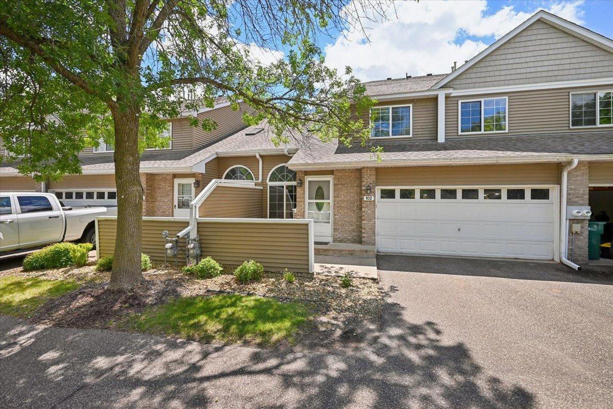 102 Primrose Court — photo