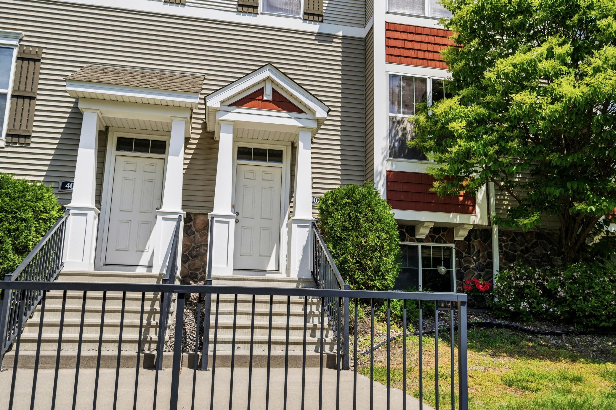 407 Lookout Place NE — photo