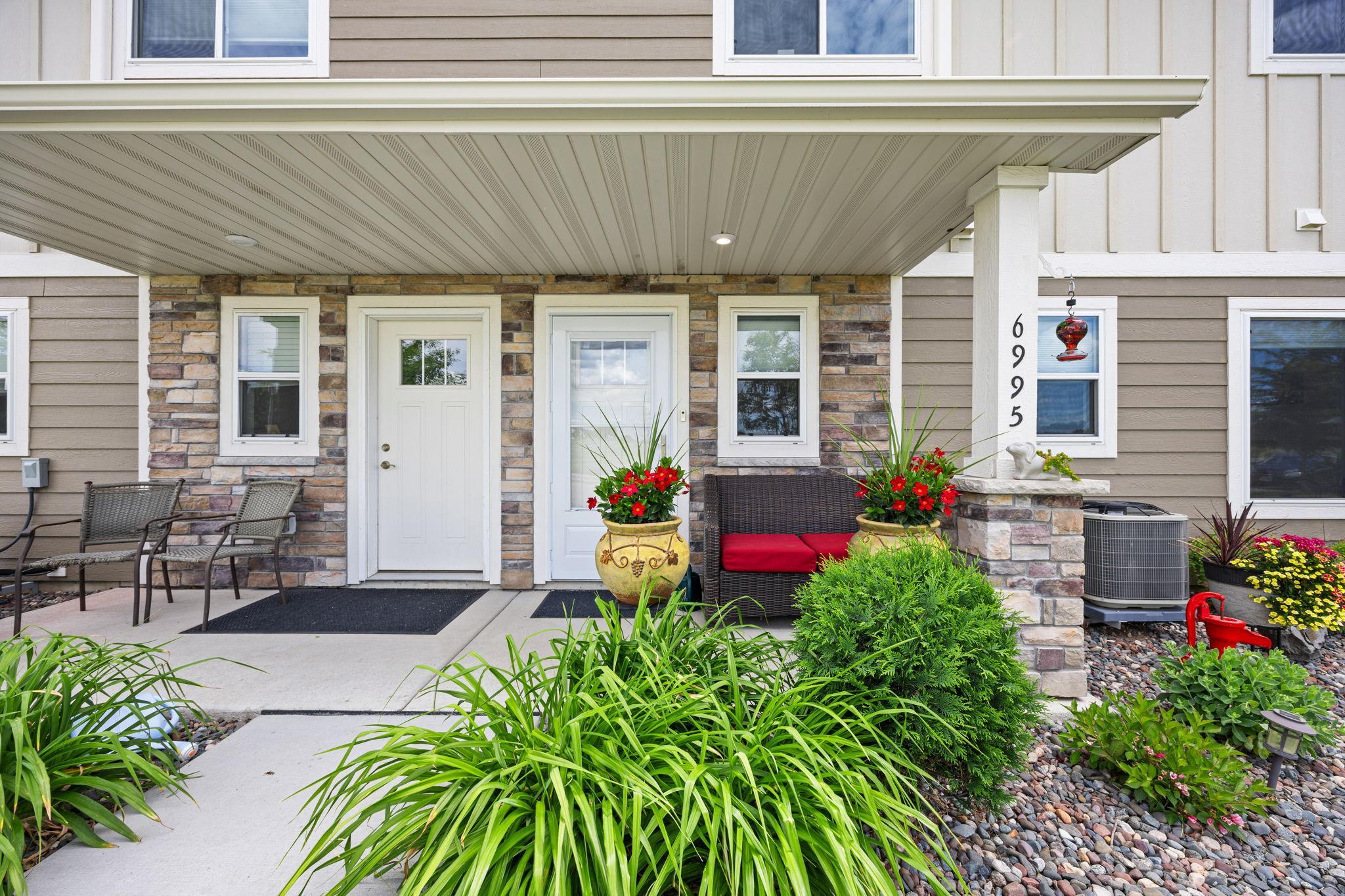 6995 Linwood Drive NE — photo