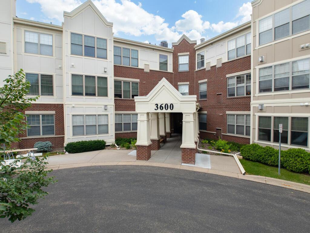 3600 Wooddale Avenue S 304 — photo
