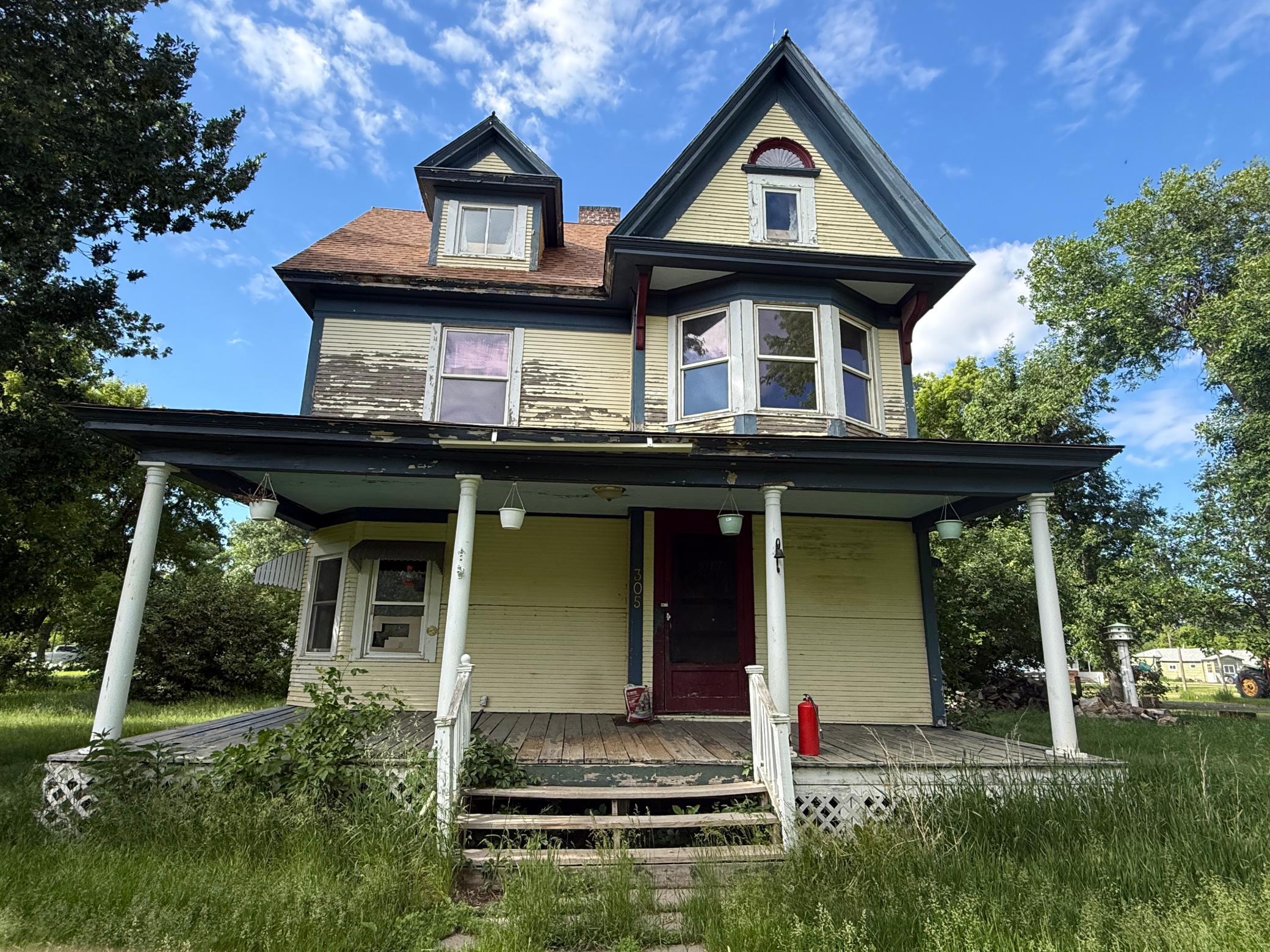 305 Main Street — photo