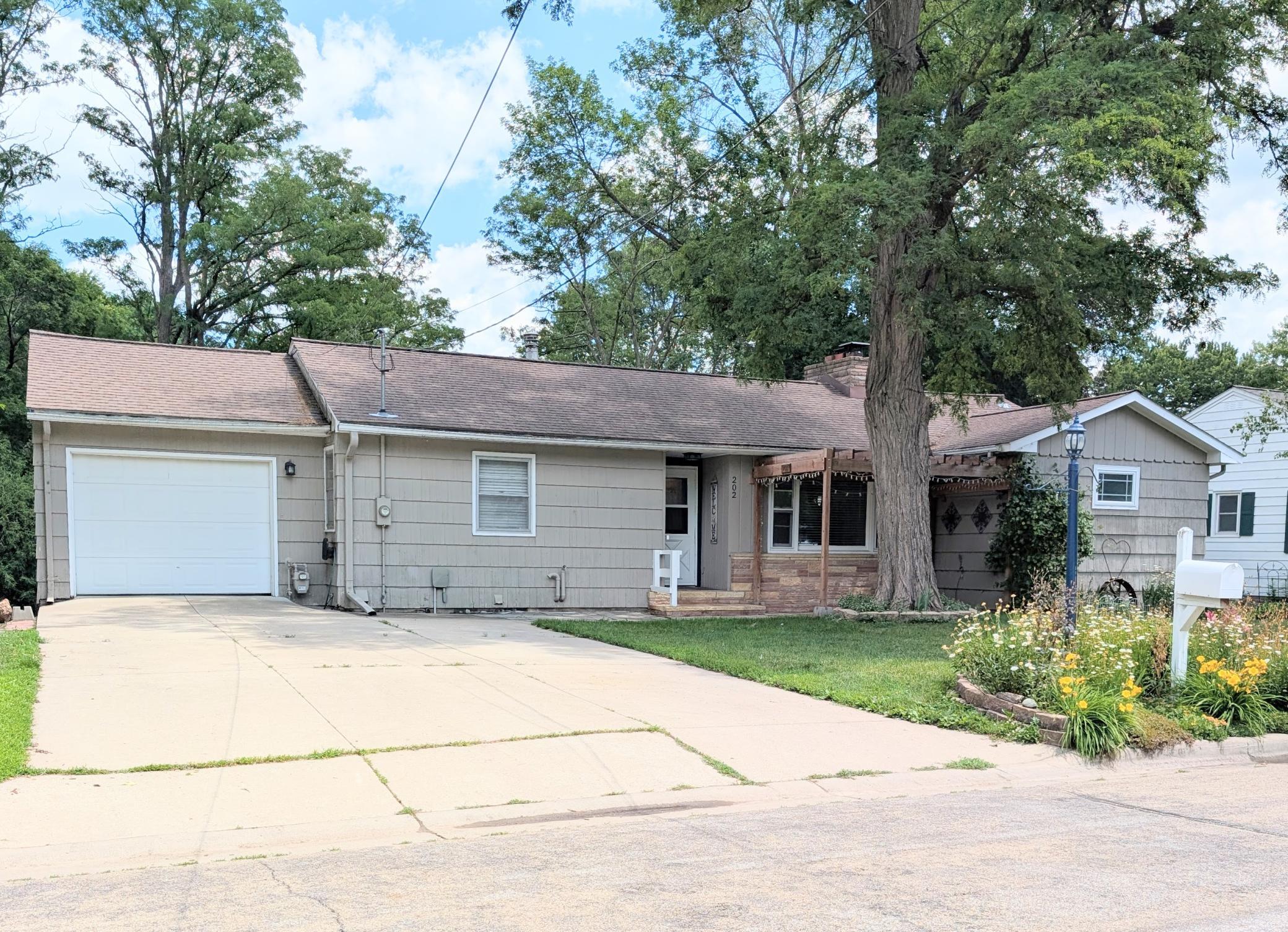 202 North Lane — photo