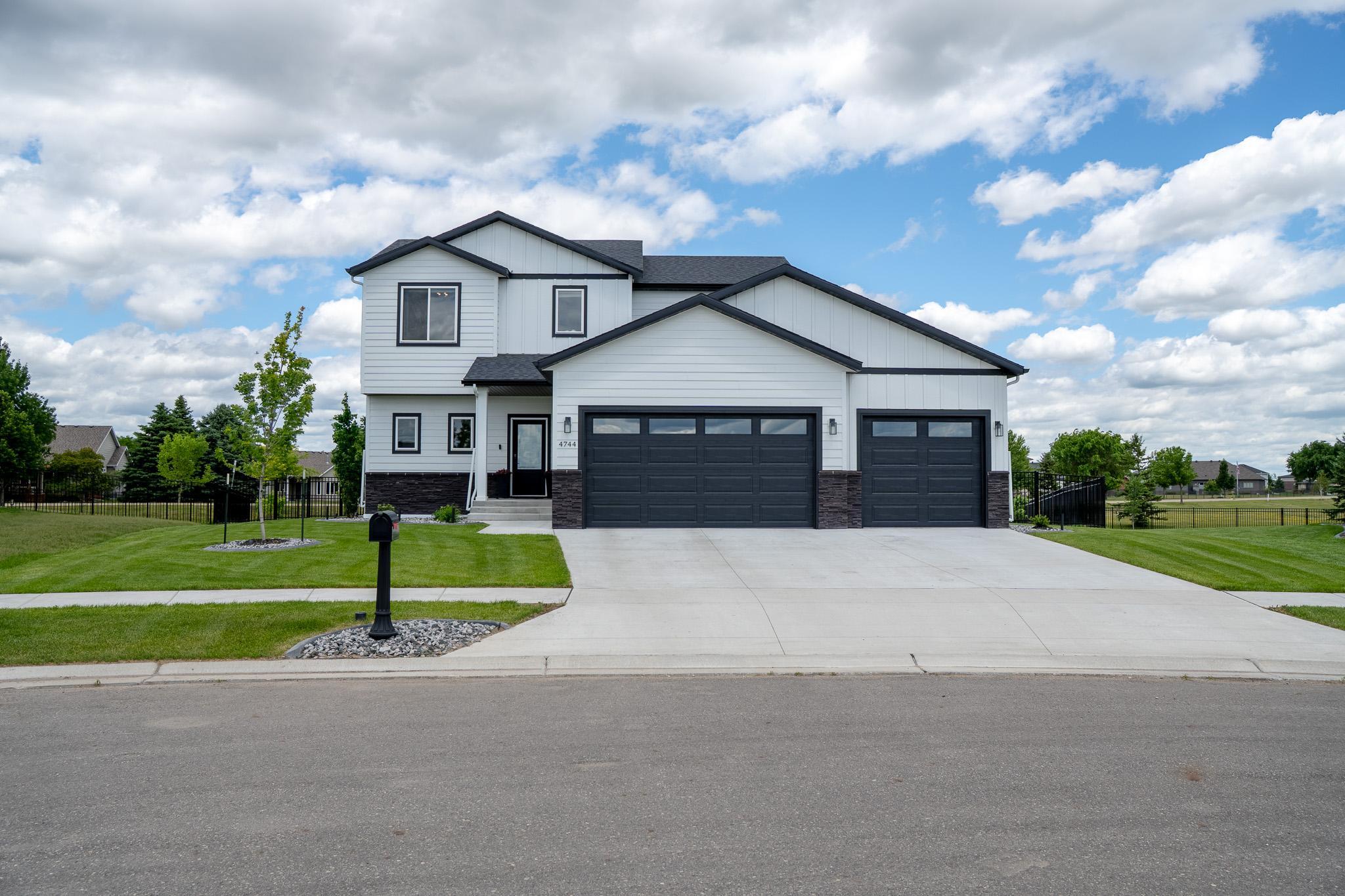 4744 Hampton Loop S, Moorhead, MN 56560 — photo 2