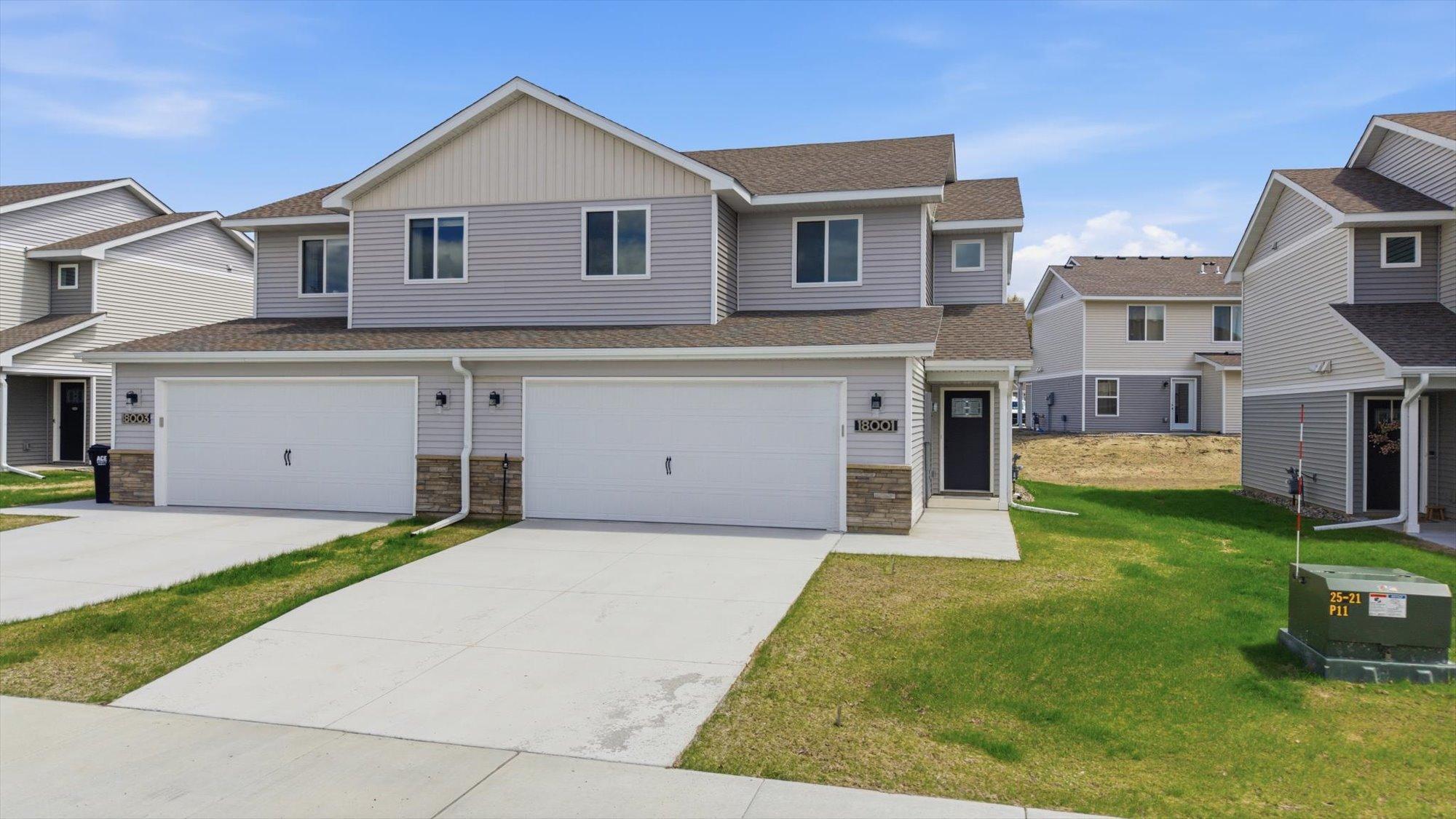 18032 Walnut Circle — photo