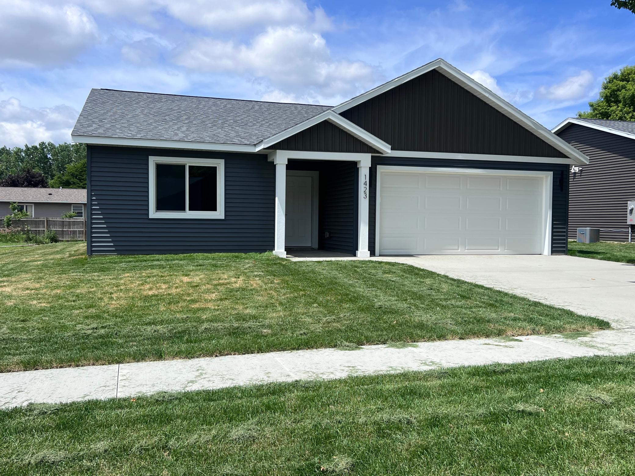 1423 Sunrise Avenue SE — photo