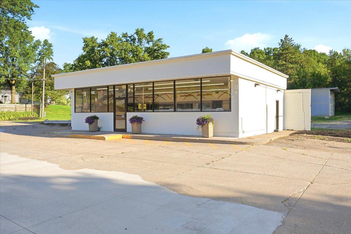 176 W Main Street — photo