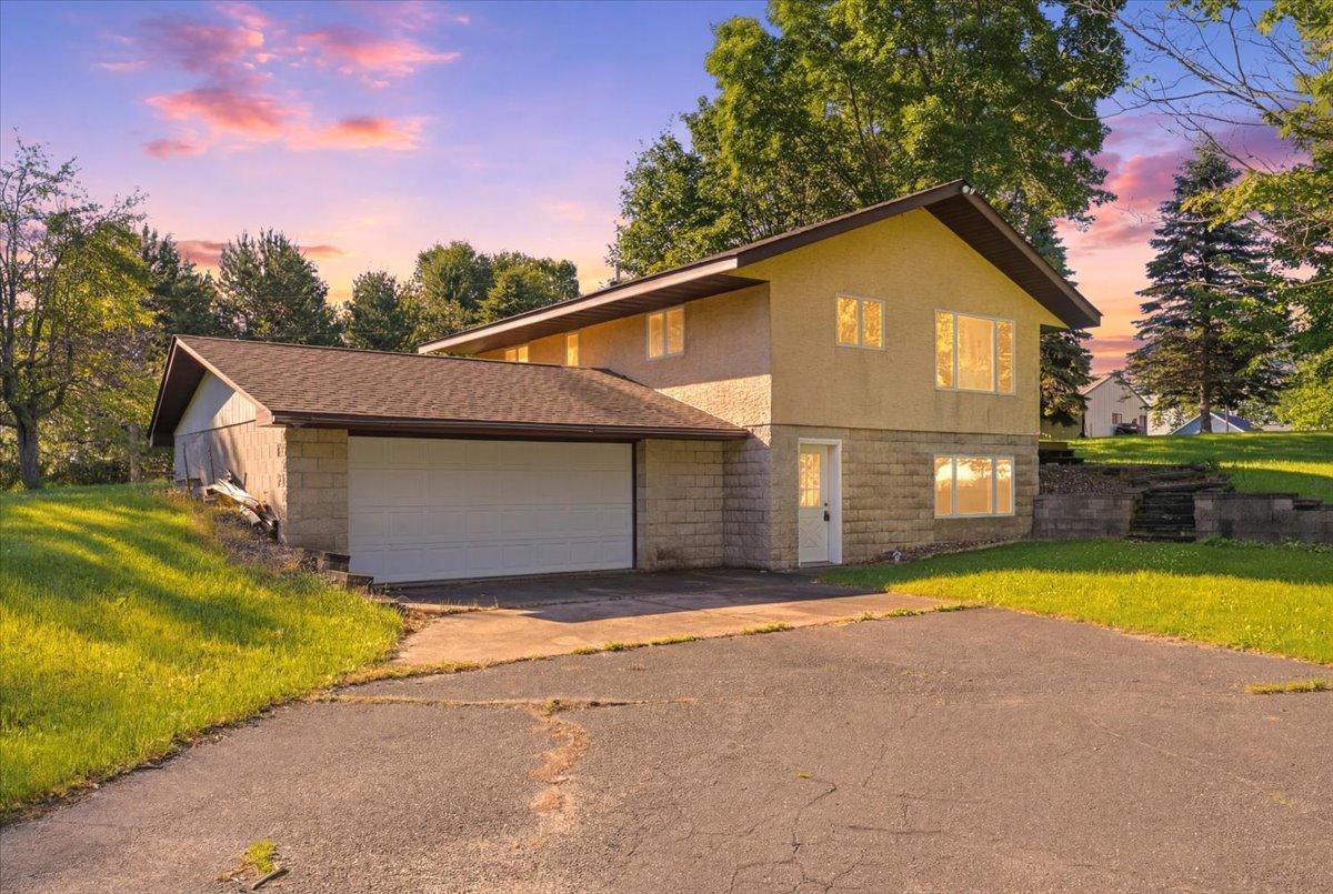 796 Magnor Lake Drive — photo
