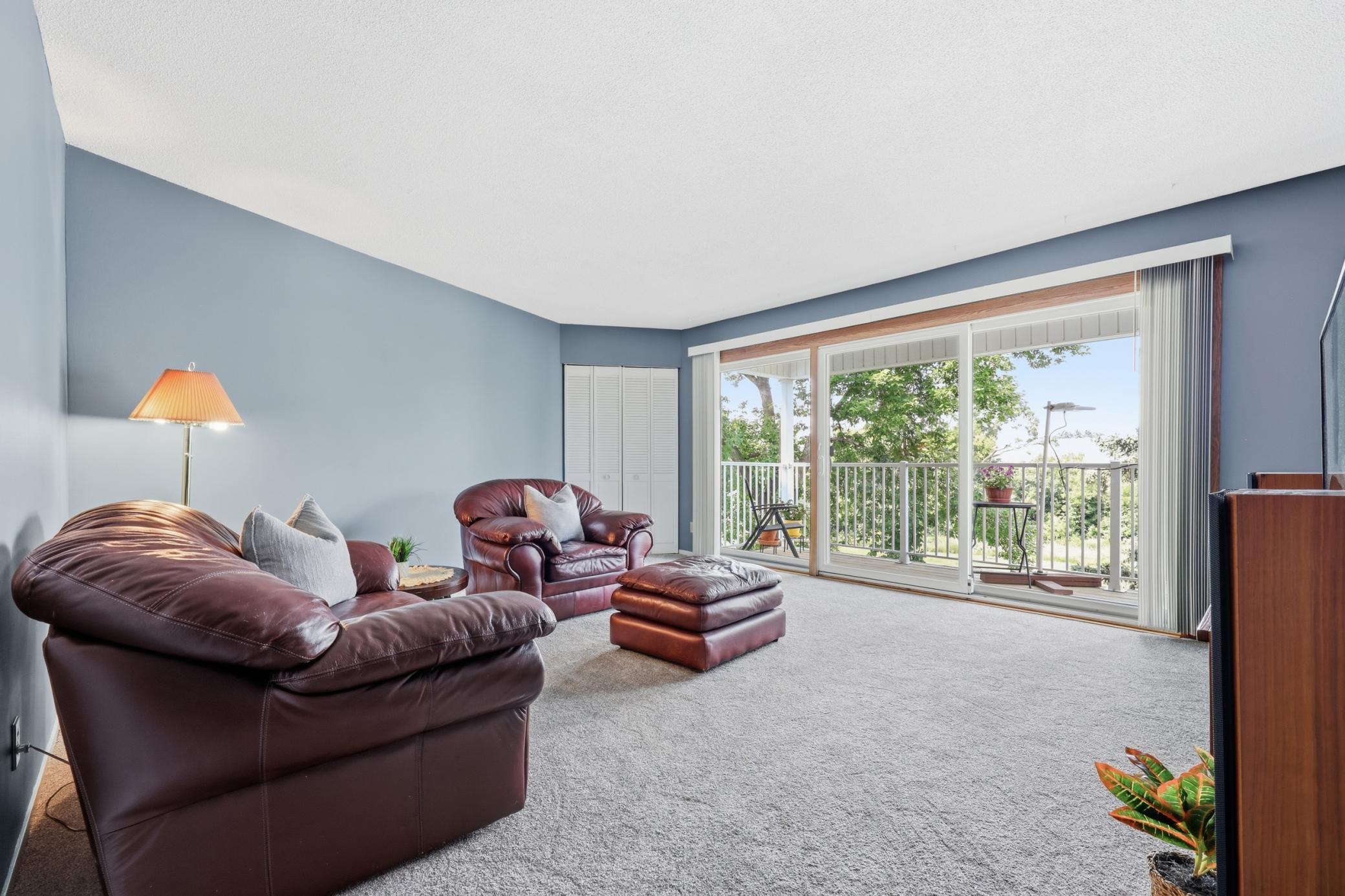 122 Demont Avenue E 370 — photo