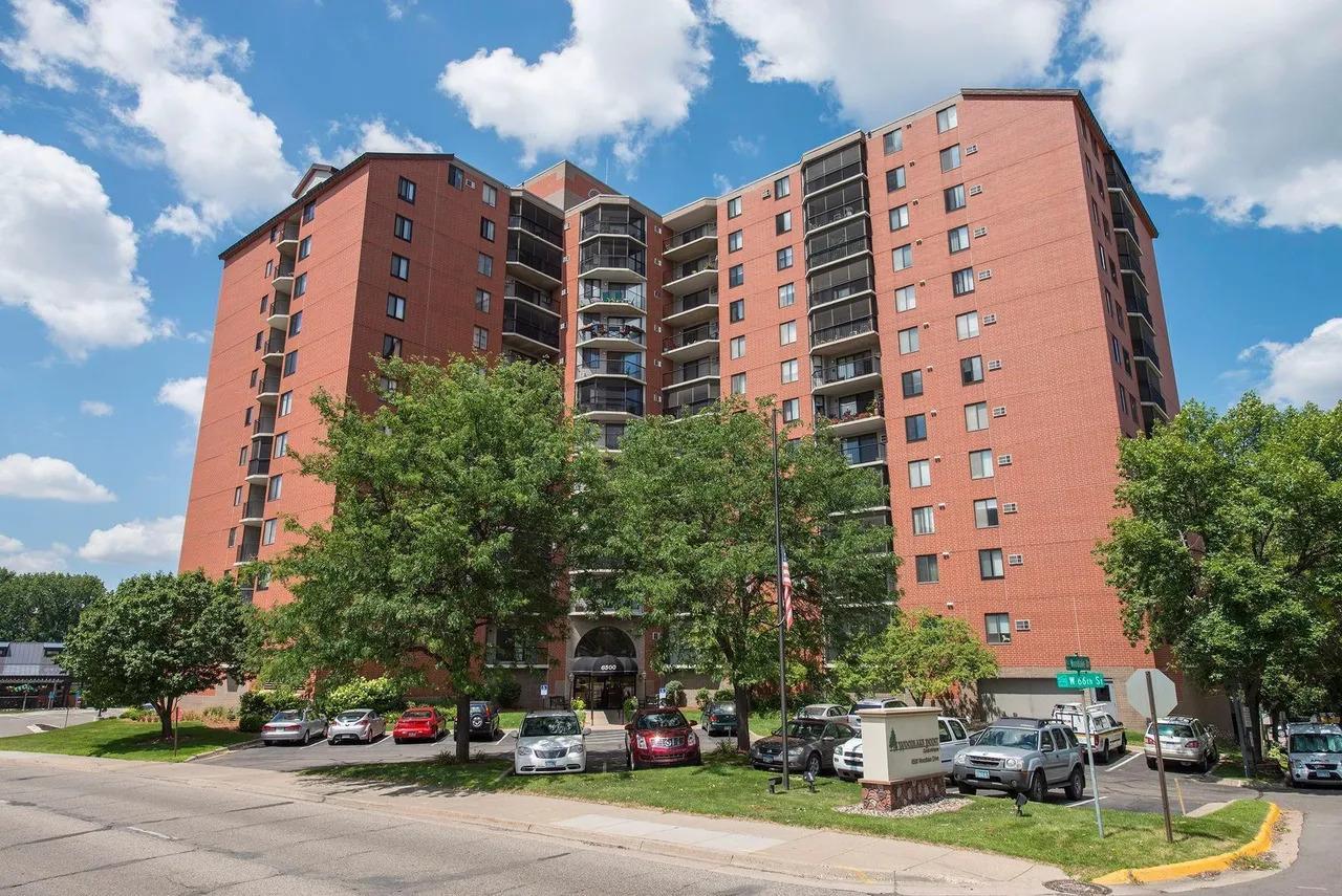 6500 Woodlake Drive 313 — photo