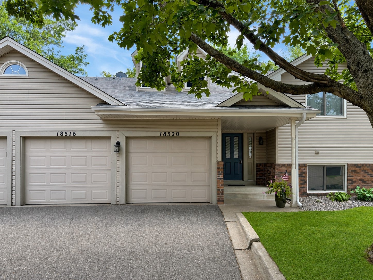 18516 Creeks Bend Drive — photo