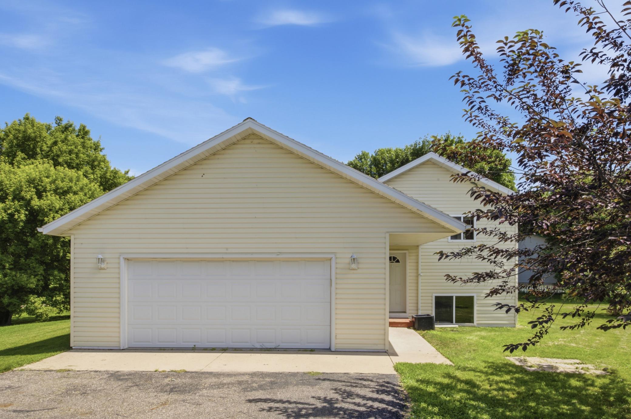 301 Lakeview Drive — photo