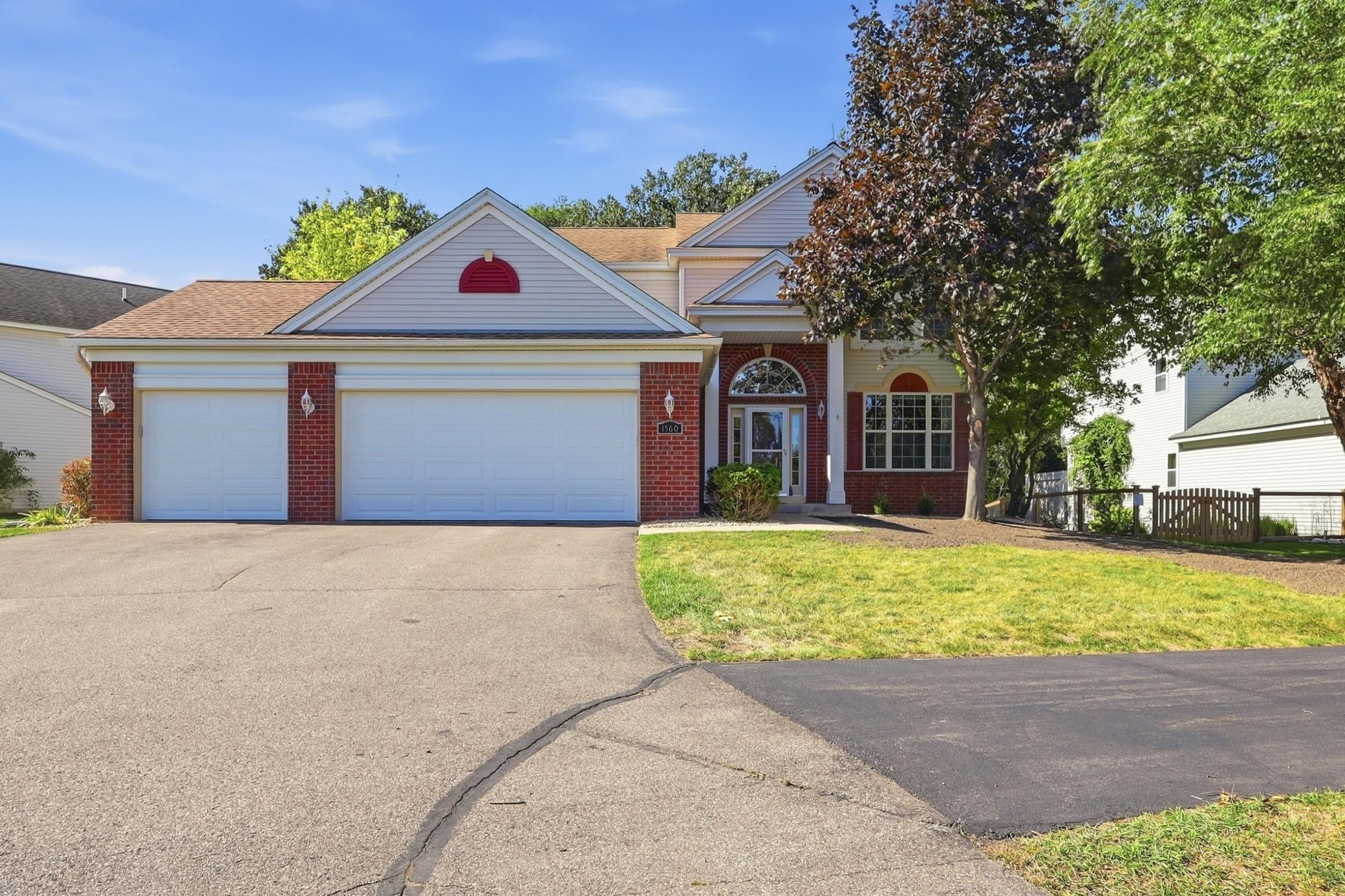 1560 Oakbrooke Terrace — photo