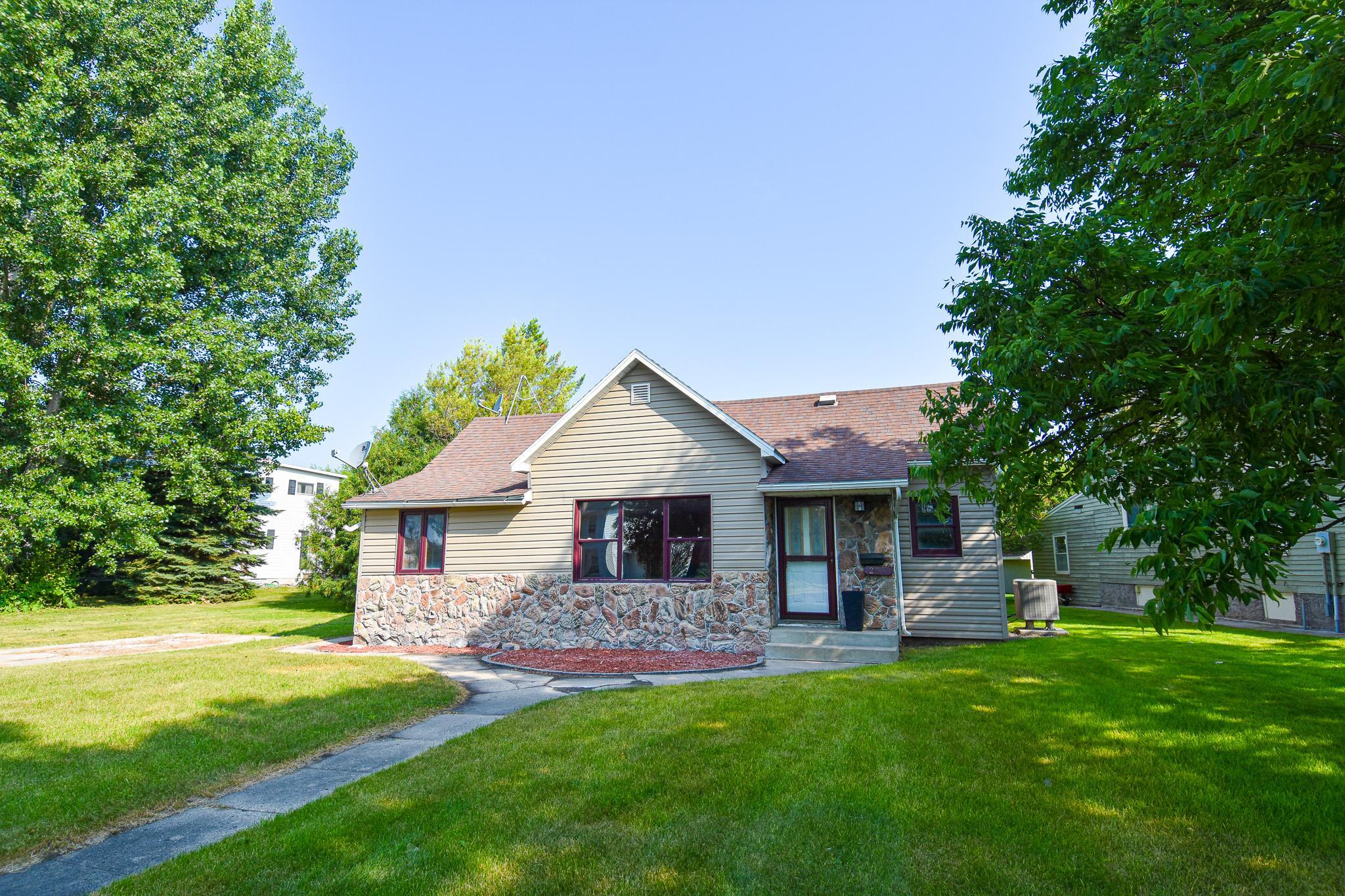 237 E Nelson Avenue, Warren, MN 56762 — photo 2