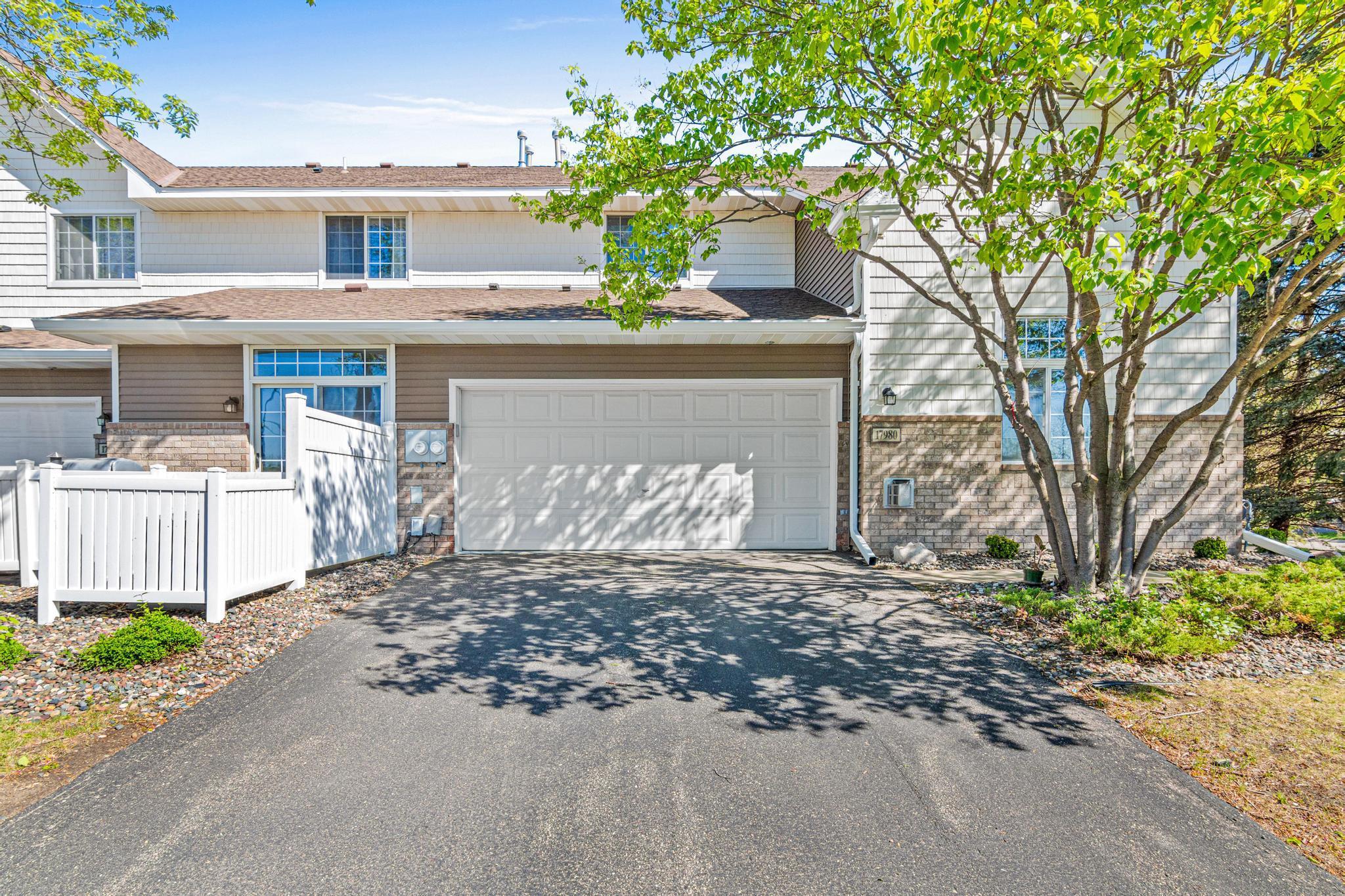 17980 Cobblestone Way — photo