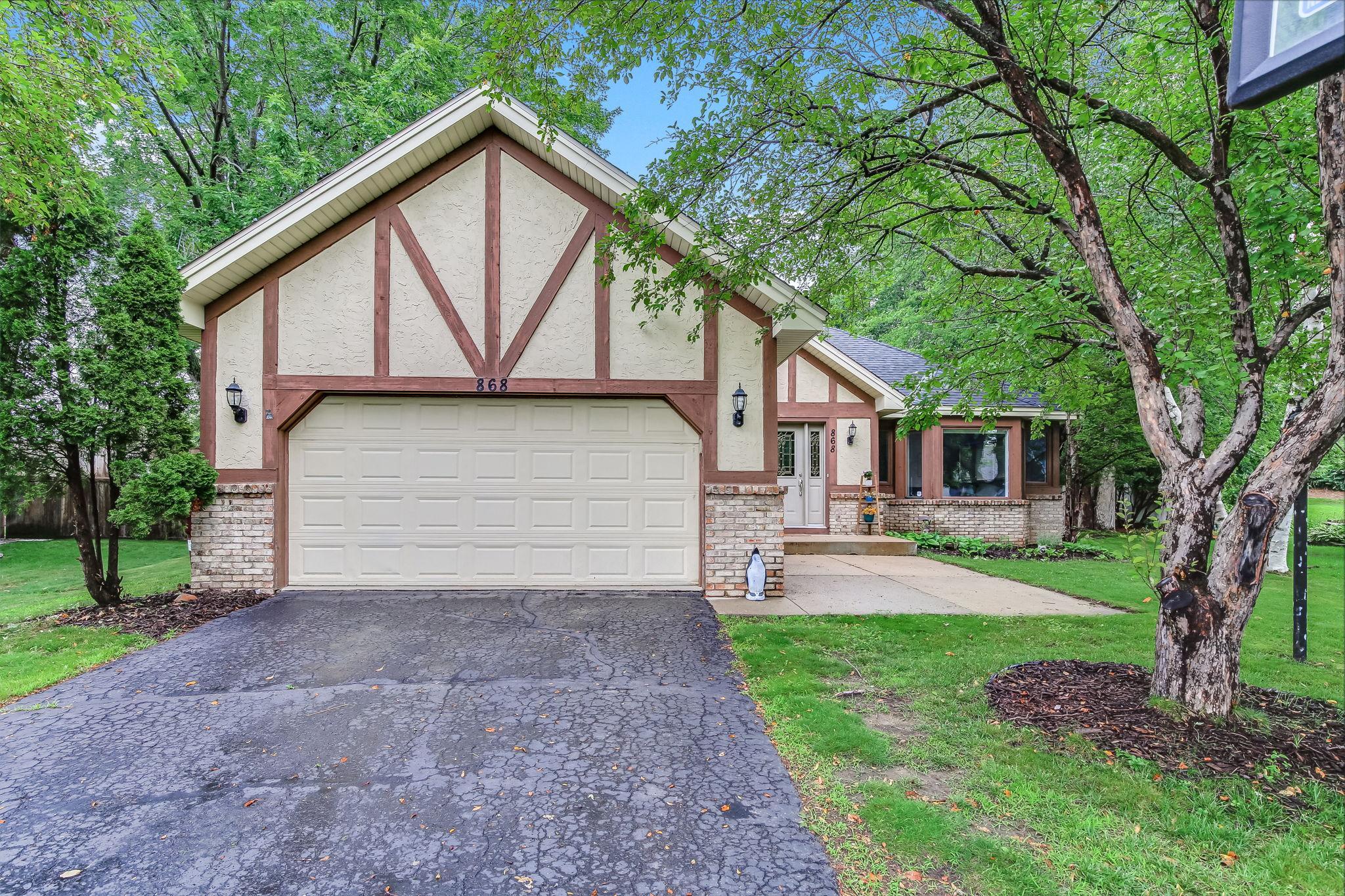 868 Winterberry Court — photo