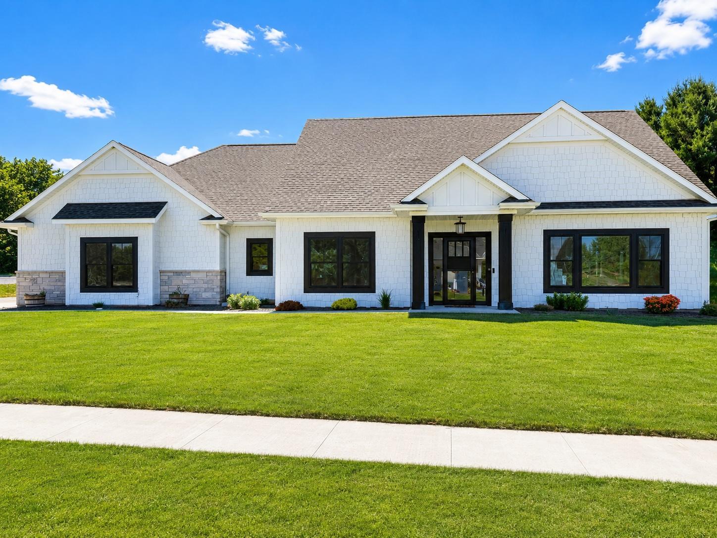 2009 Oscar Drive NE — photo