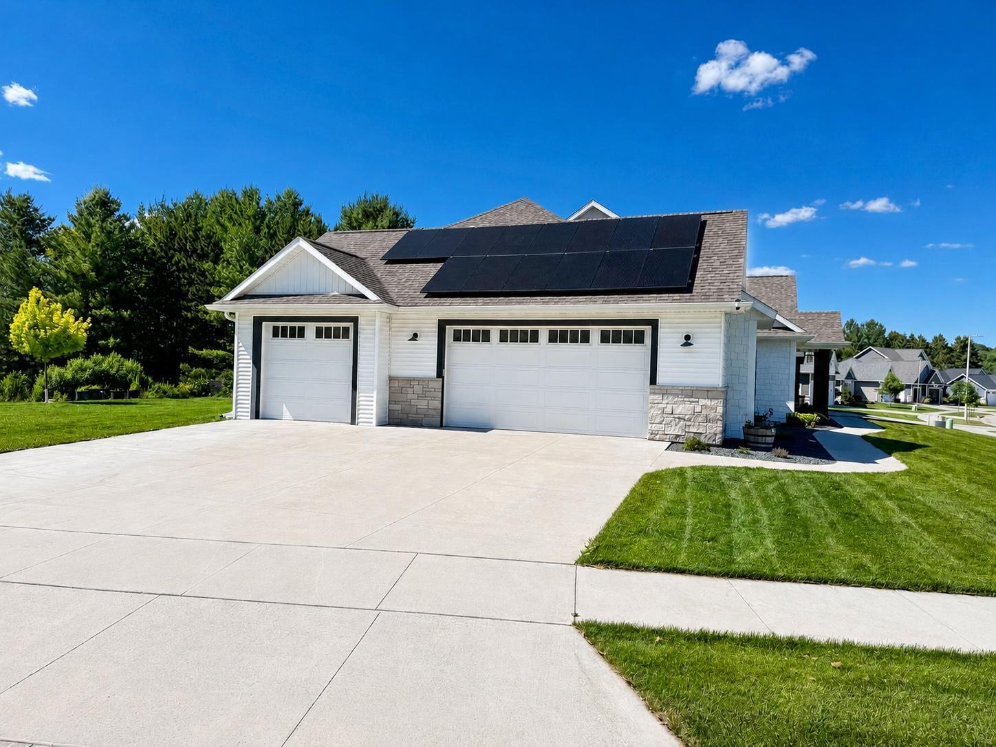 2009 Oscar Drive NE, Rochester, MN 55906 — photo 2