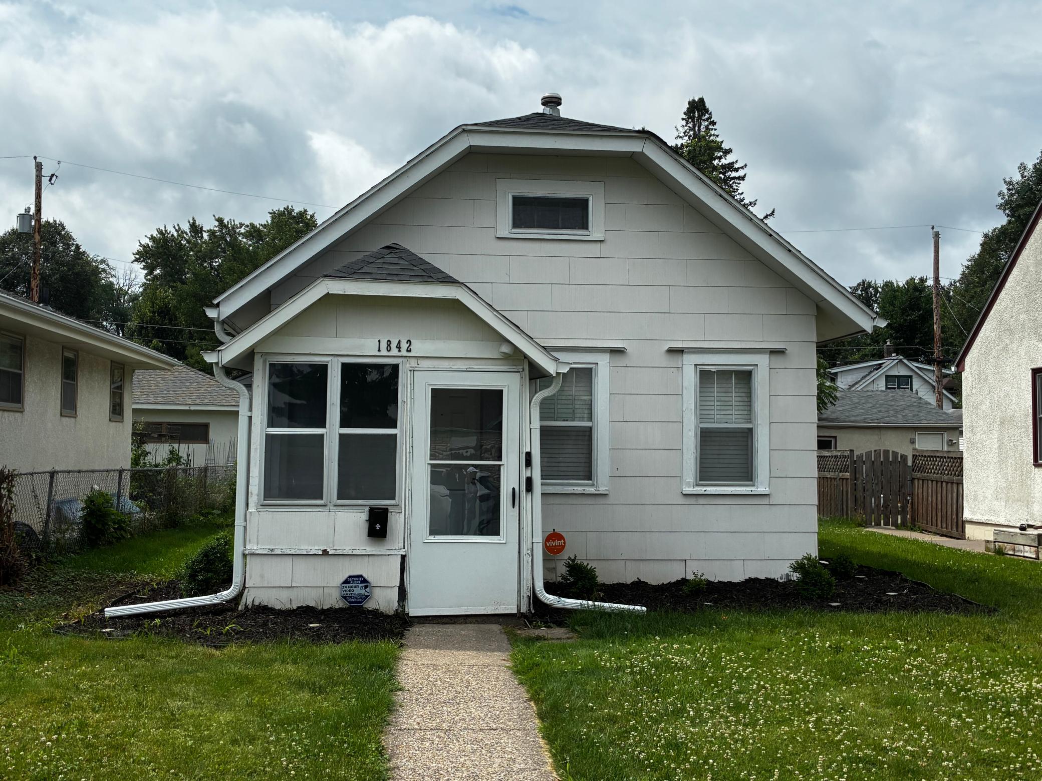 1842 Arlington Avenue E — photo