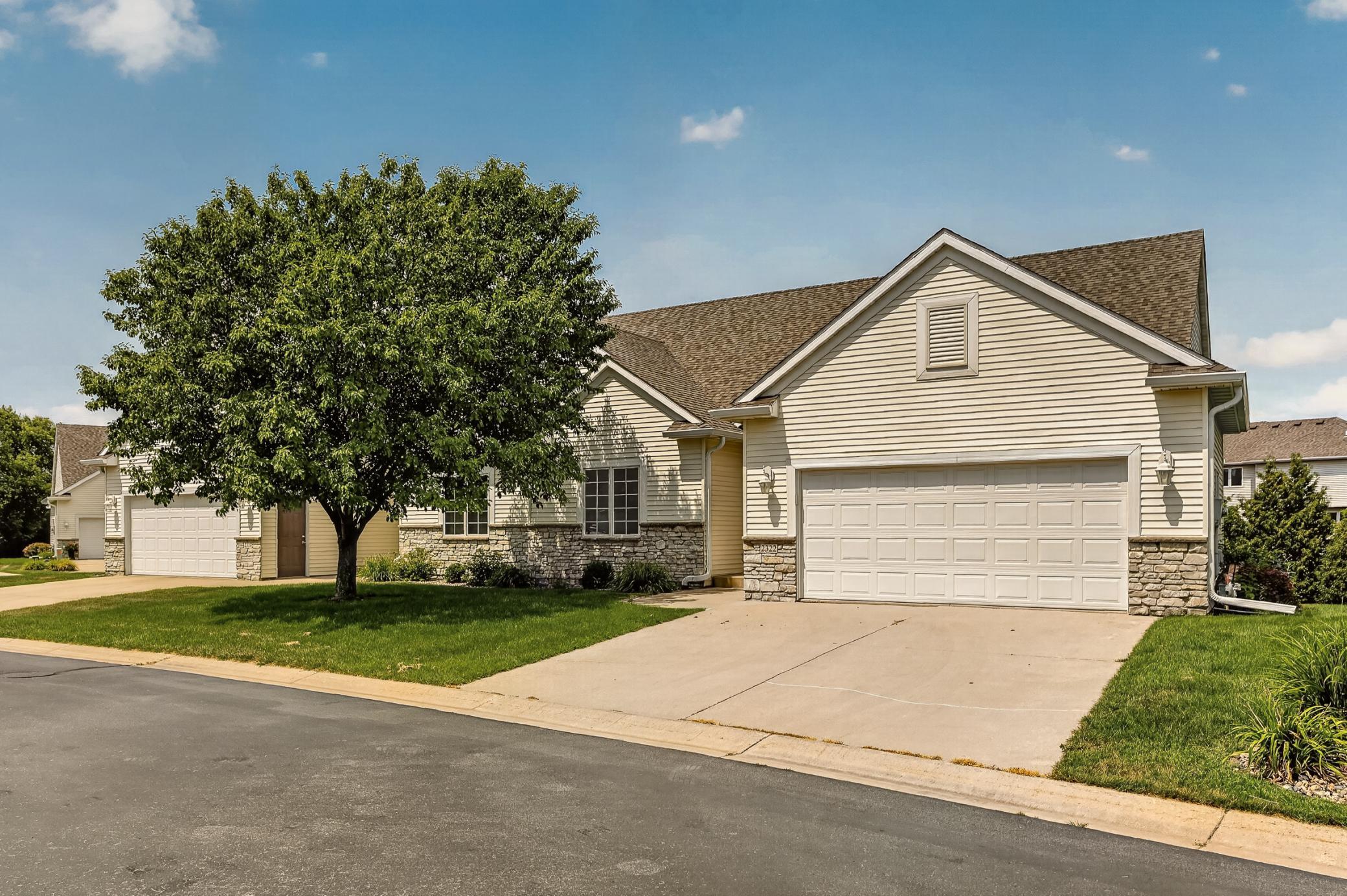 2322 Coral Court NE — photo