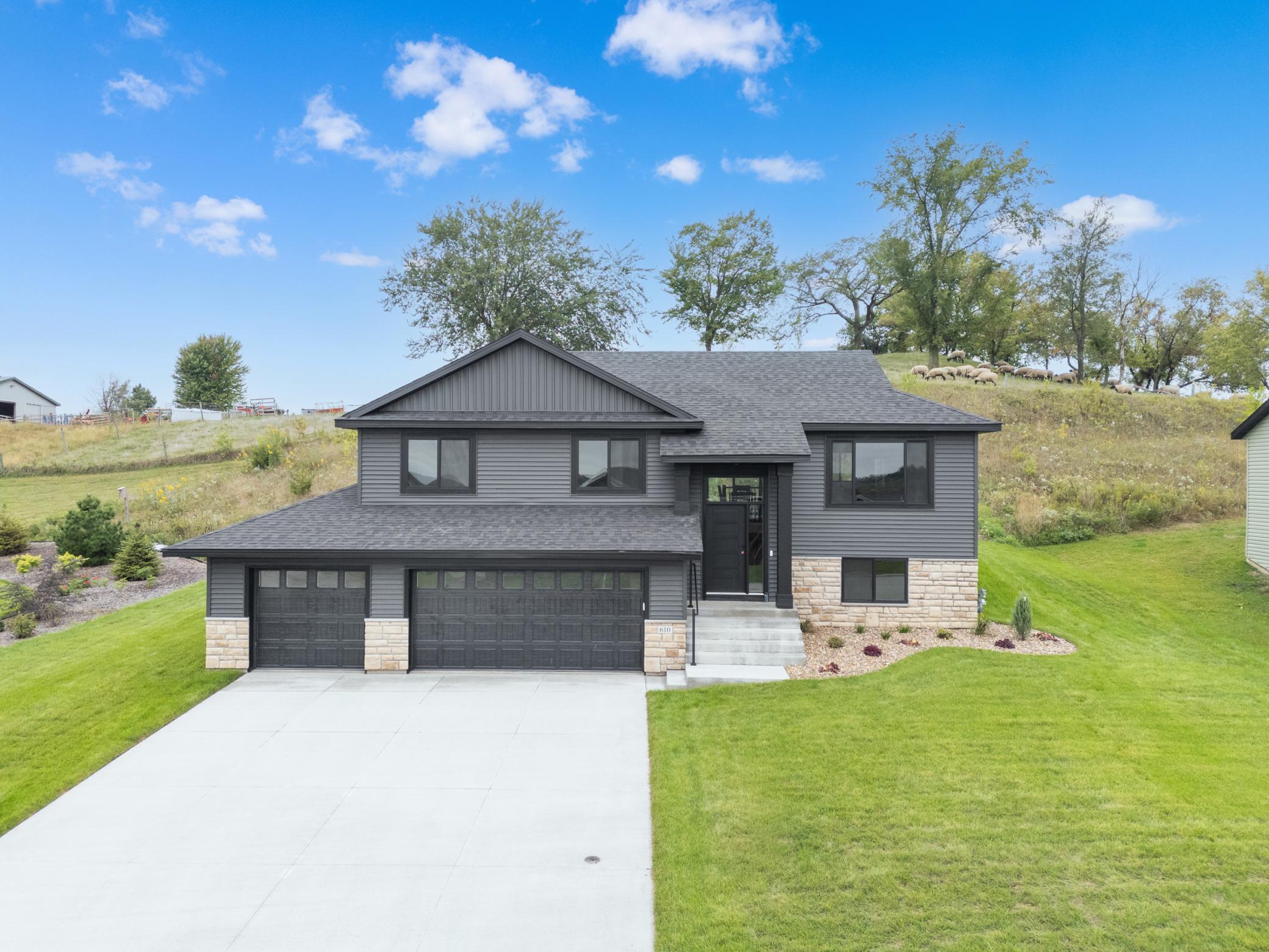610 Mulligan Drive — photo