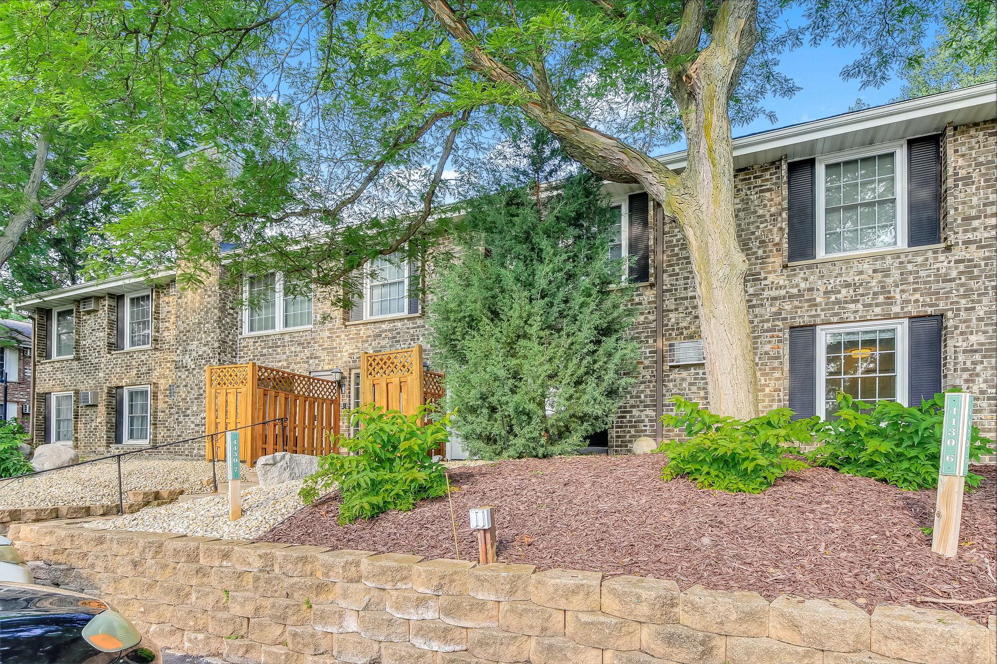 4424 Cedar Lake Road S 1 — photo