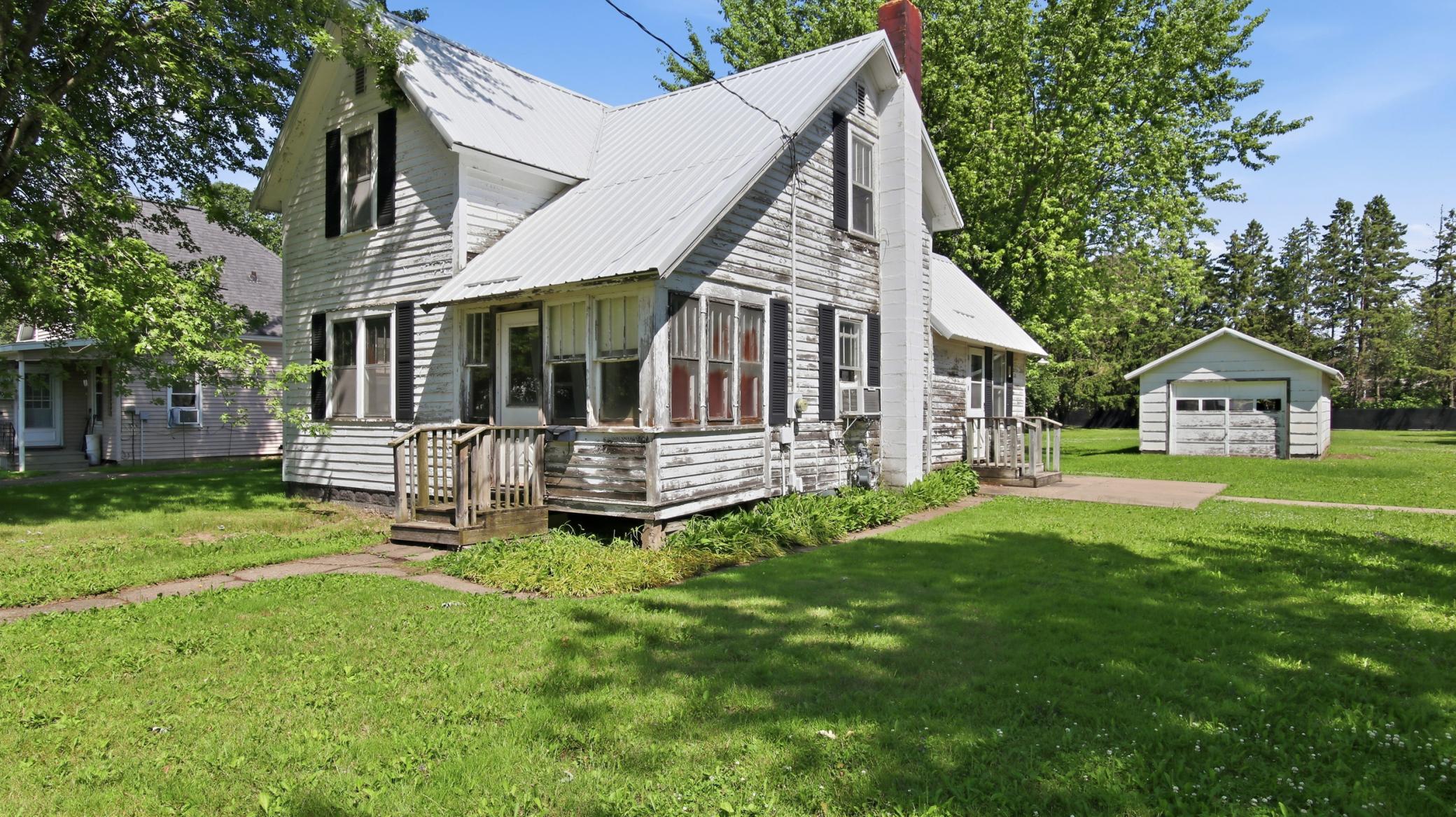 427 E River Avenue, Barron, WI 54812 — photo 2