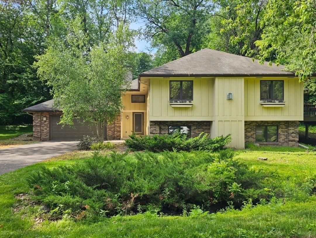 13701 Wood Lane — photo