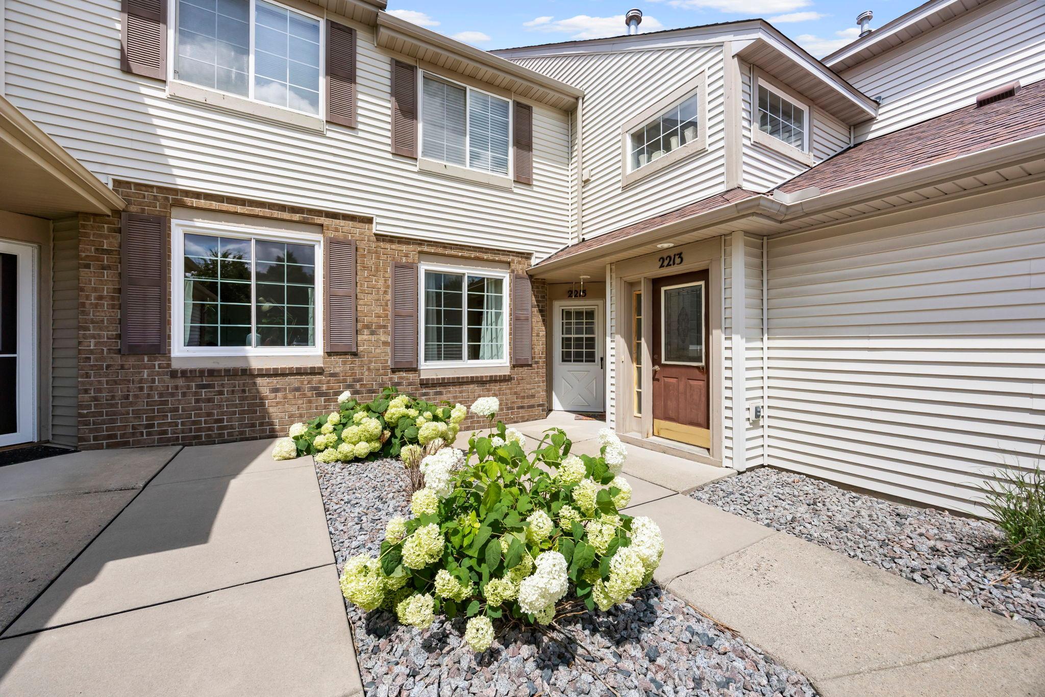 2215 White Water Way — photo