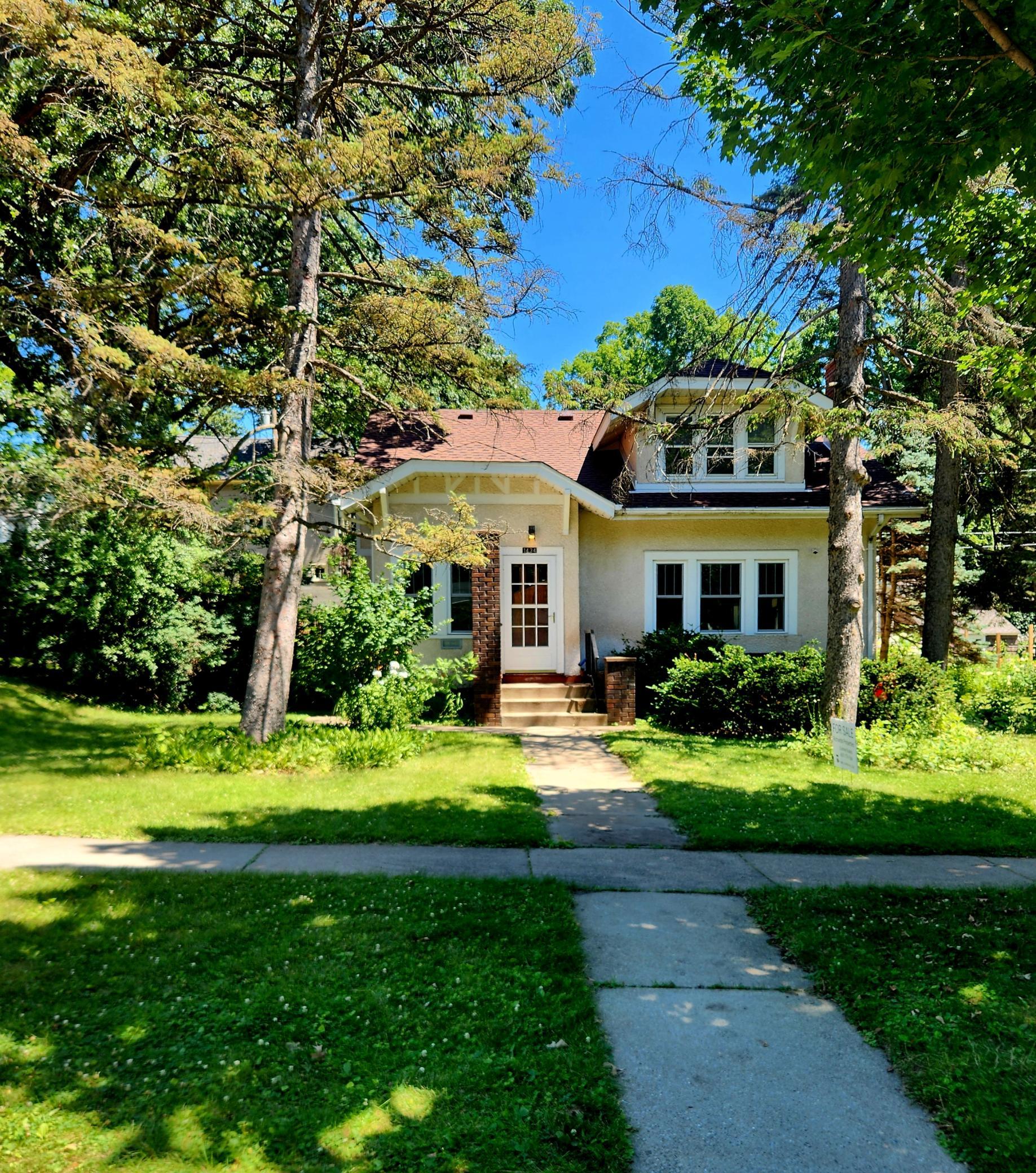 1434 Hythe Street — photo