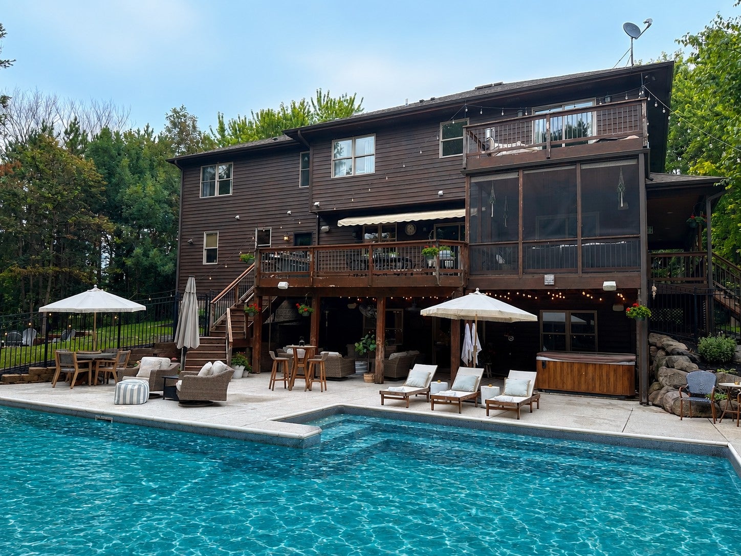 401 Rolling Hills Drive — photo