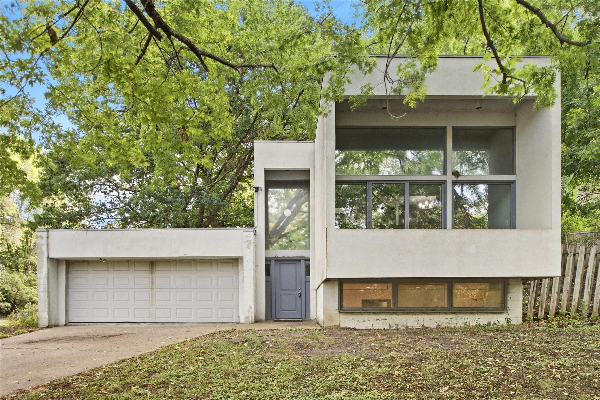 2280 E Medicine Lake Boulevard — photo