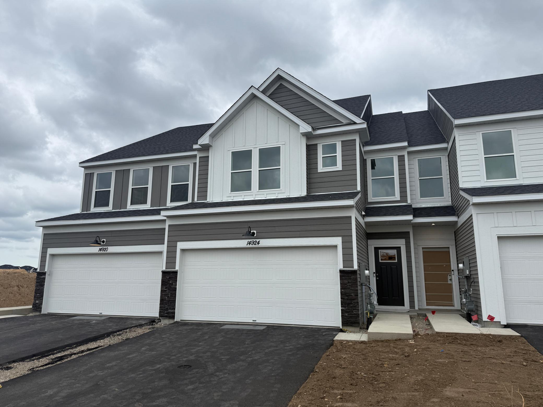 14924 Avondale View — photo