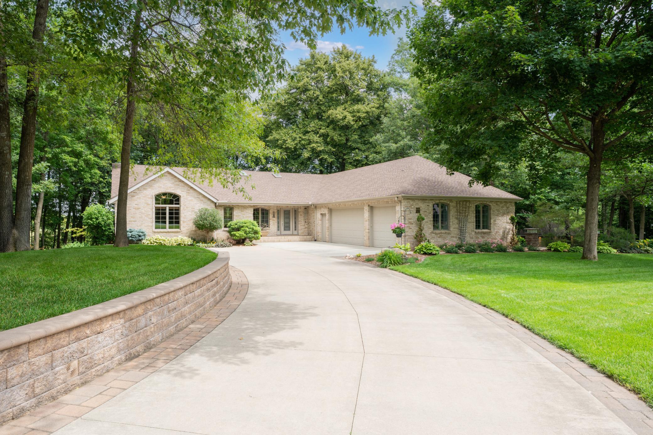 1635 Chippewa Drive NW — photo
