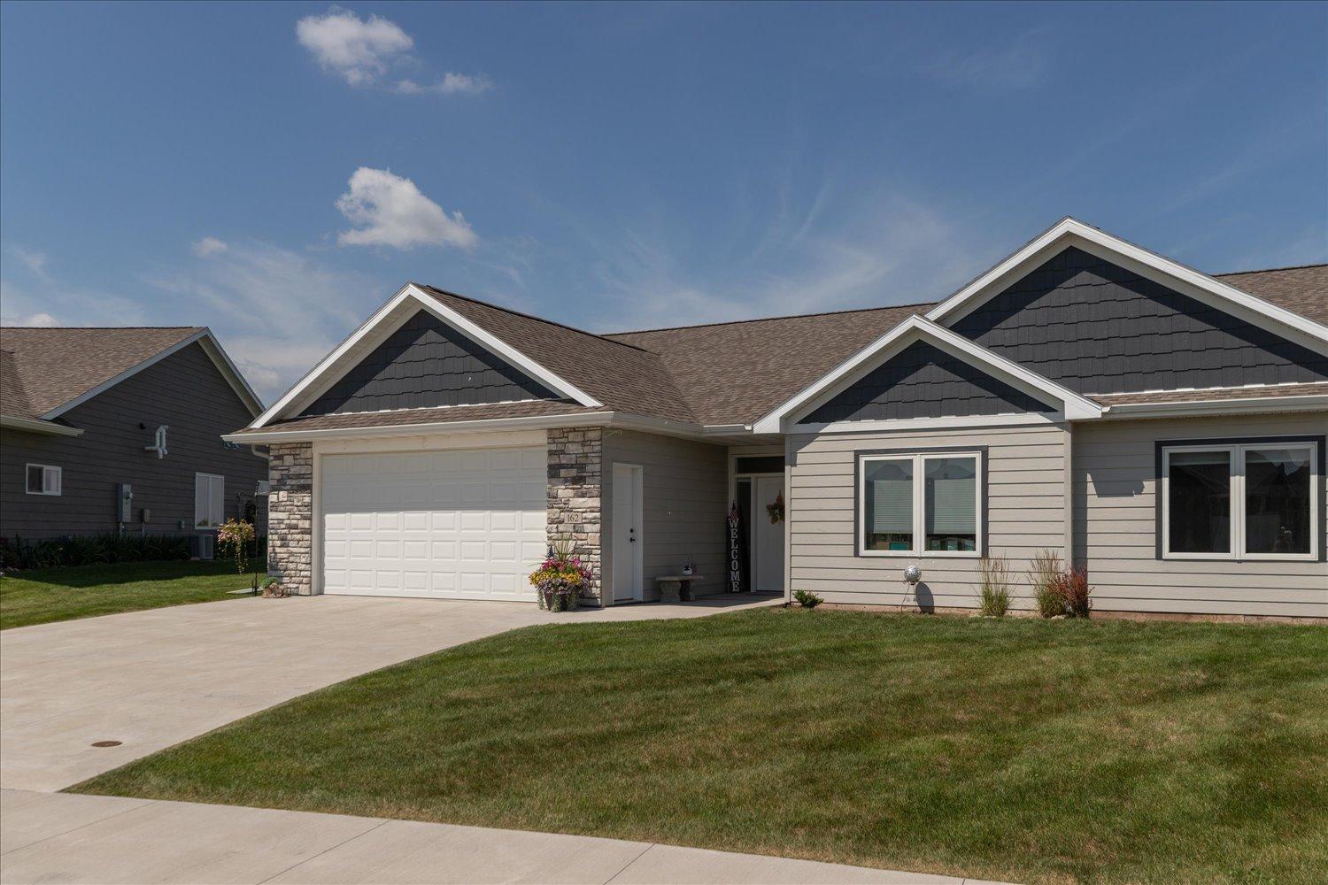 162 Sandstone Drive NW — photo