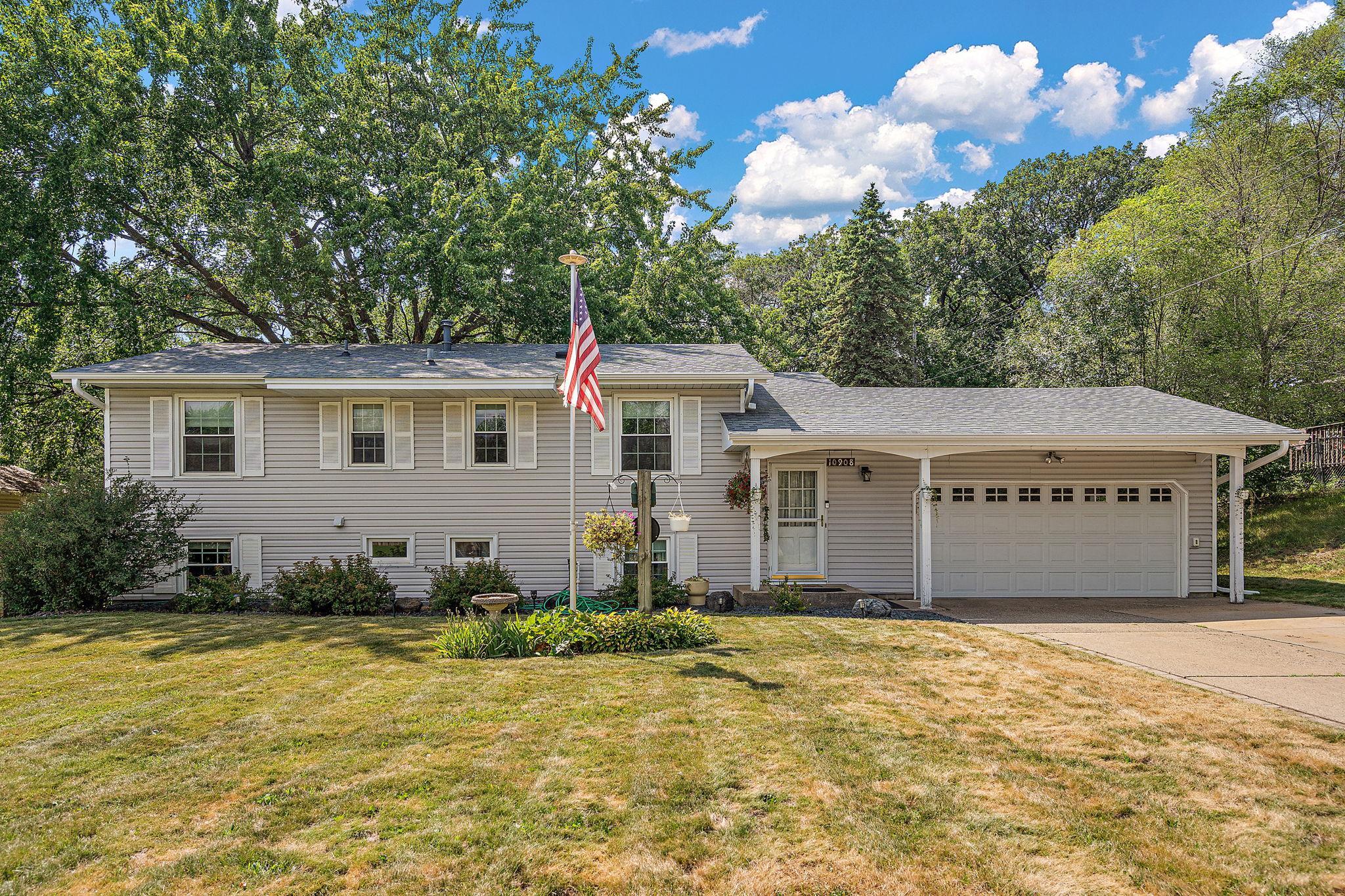 10908 Dahlia Street NW — photo