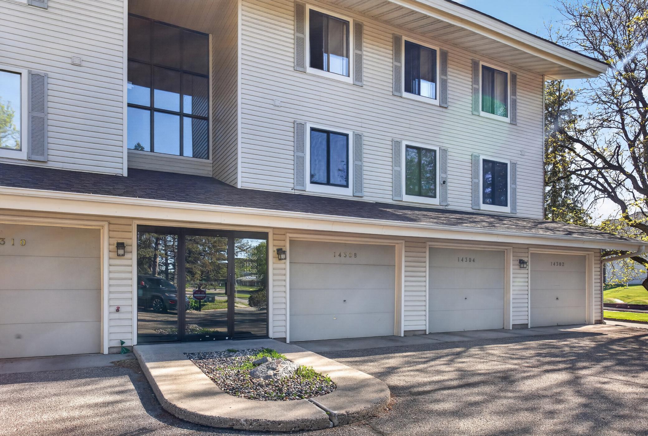 14302 Fairway Drive — photo