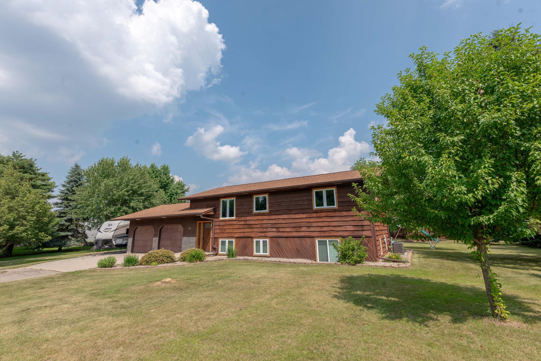 512 Pinetree Drive — photo