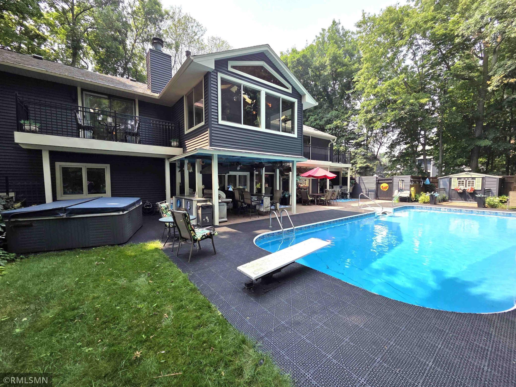 13060 Oakview Lane N — photo