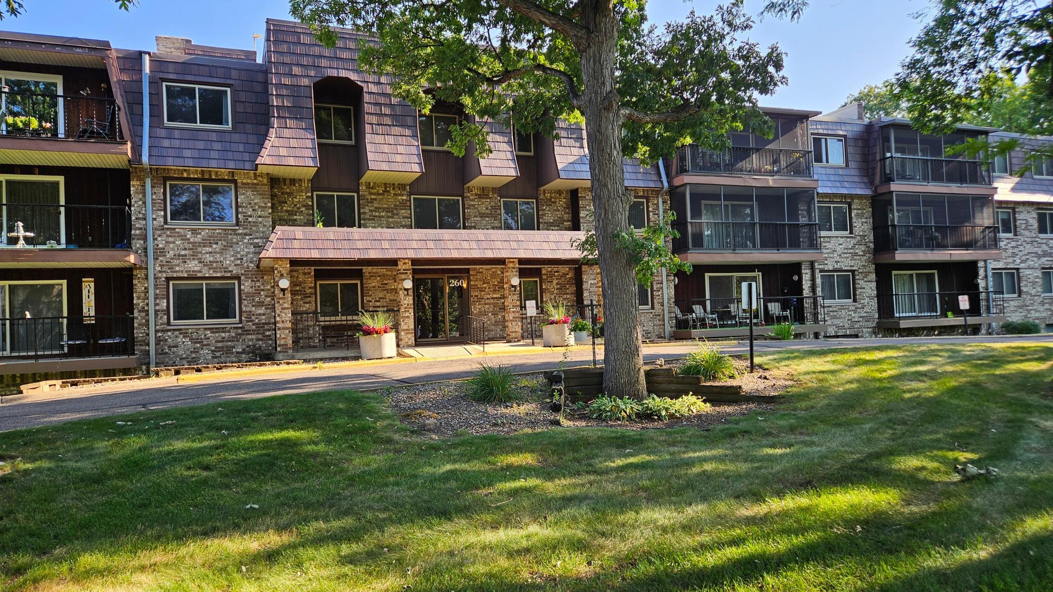 260 Westview Drive 303 — photo