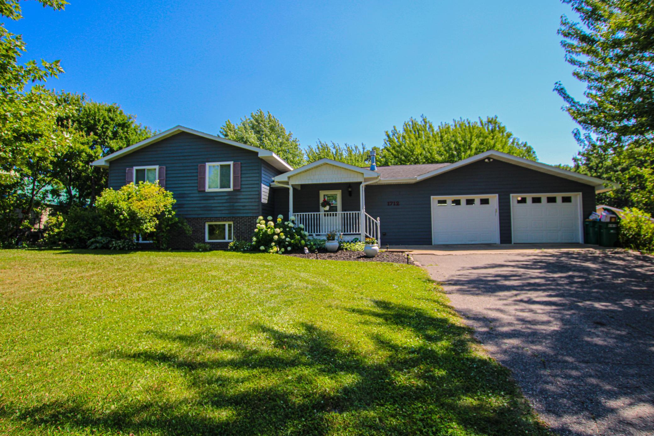 1712 Cranberry Lane NE — photo