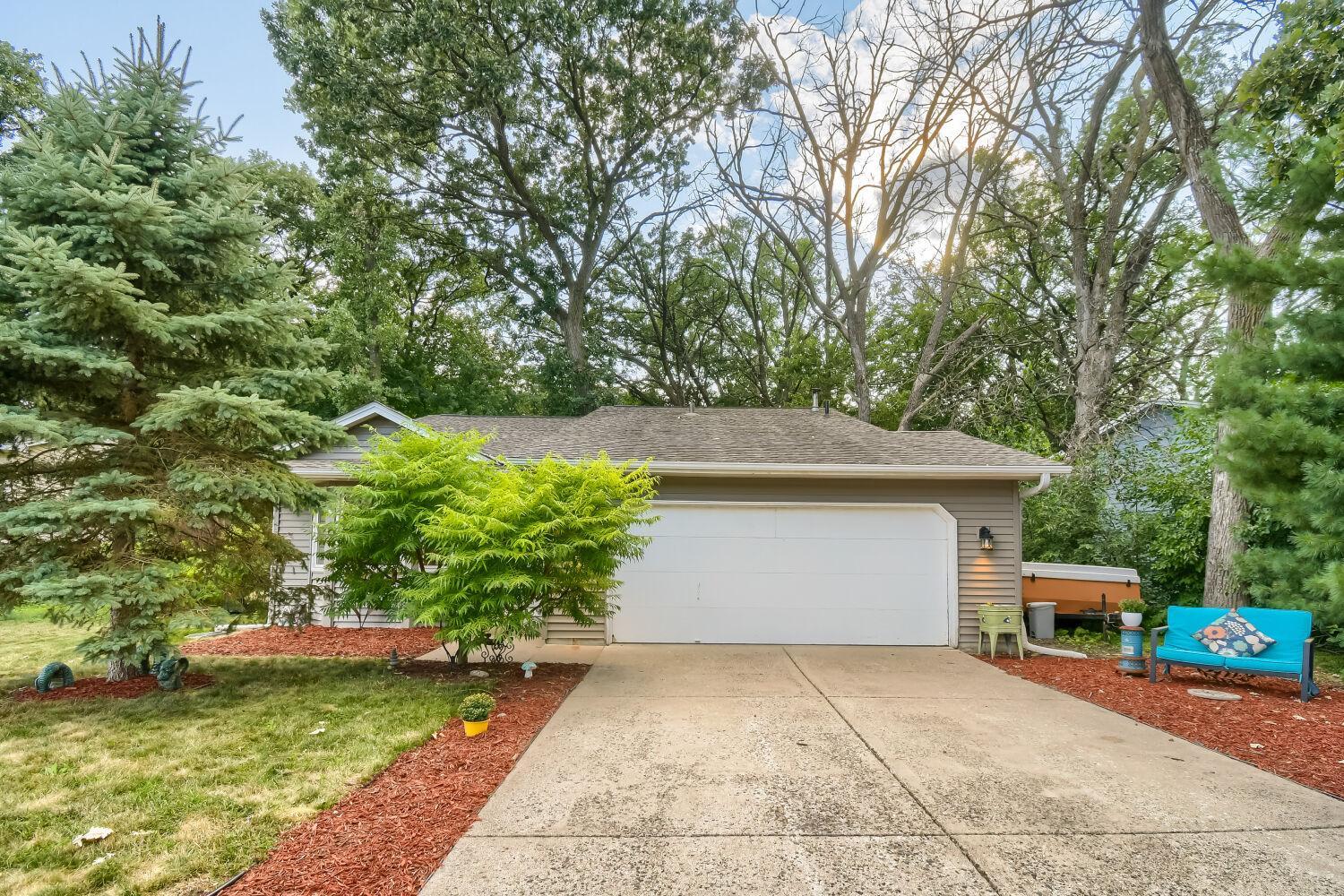 13361 Wellington Circle — photo